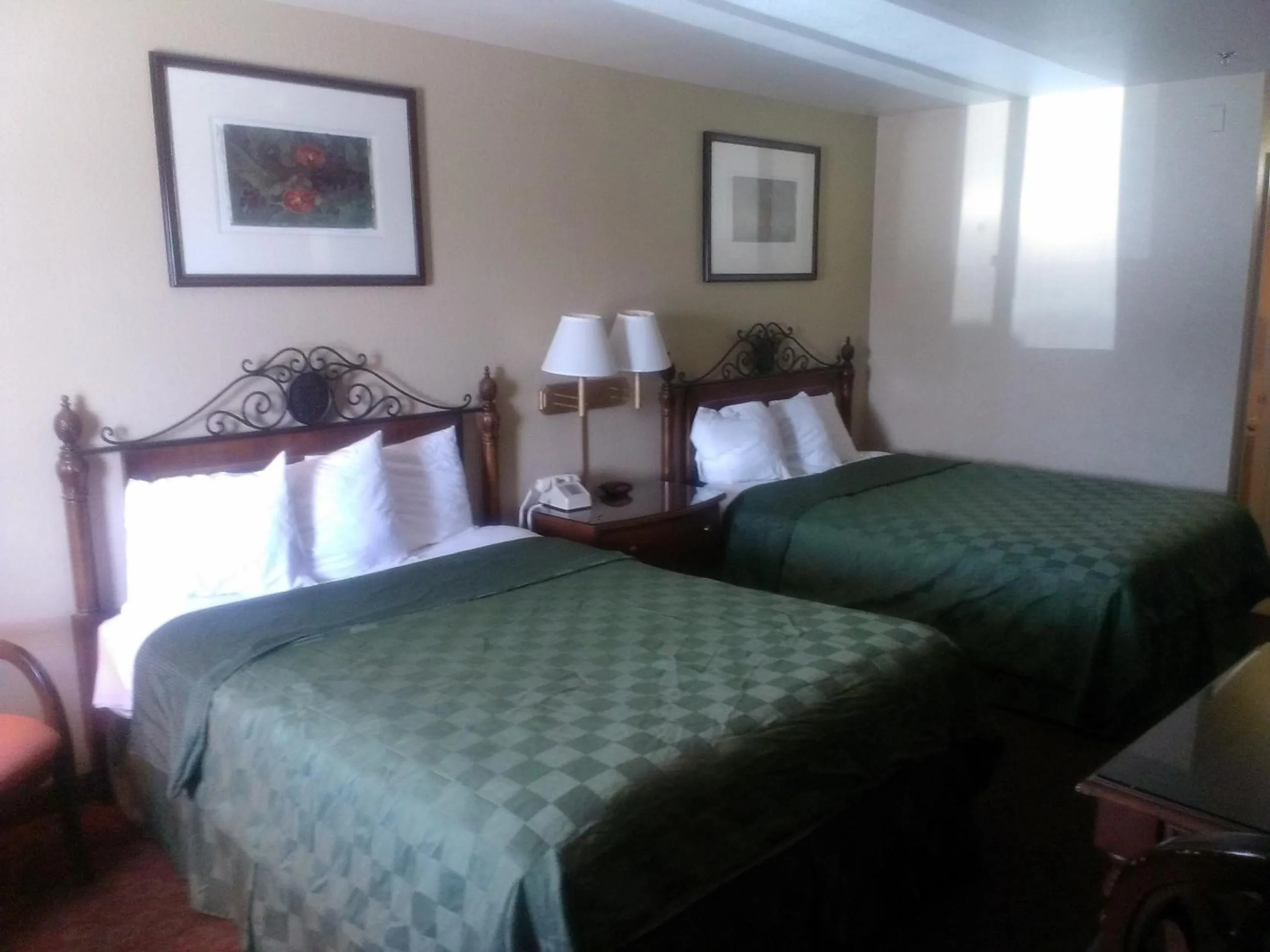 Bed in Days Inn by Wyndham Kingman East