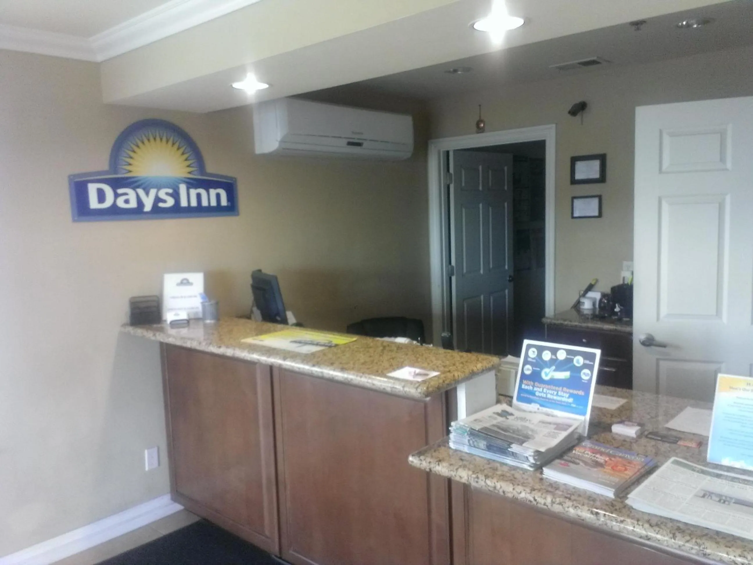 Lobby or reception in Days Inn by Wyndham Kingman East