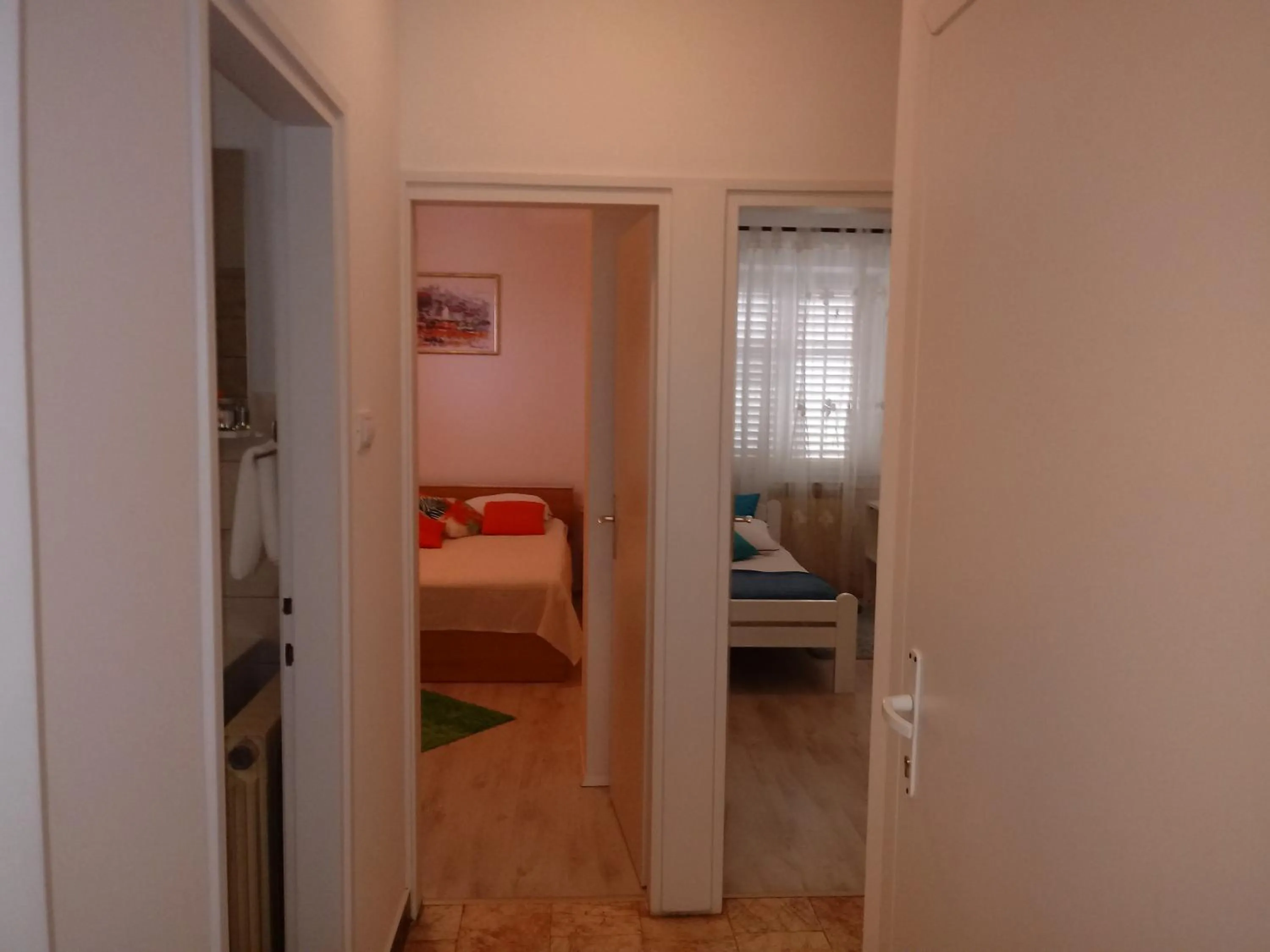 Guests, Bed in Music Apartment