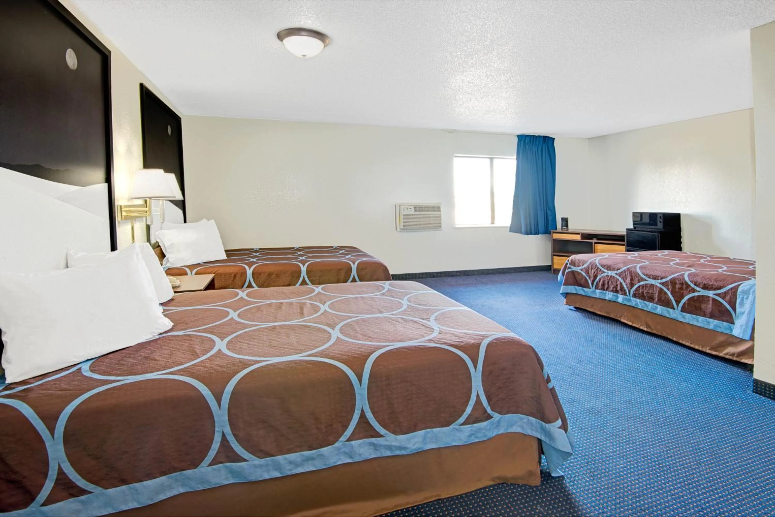Photo of the whole room, Bed in Super 8 by Wyndham Las Cruces University Area