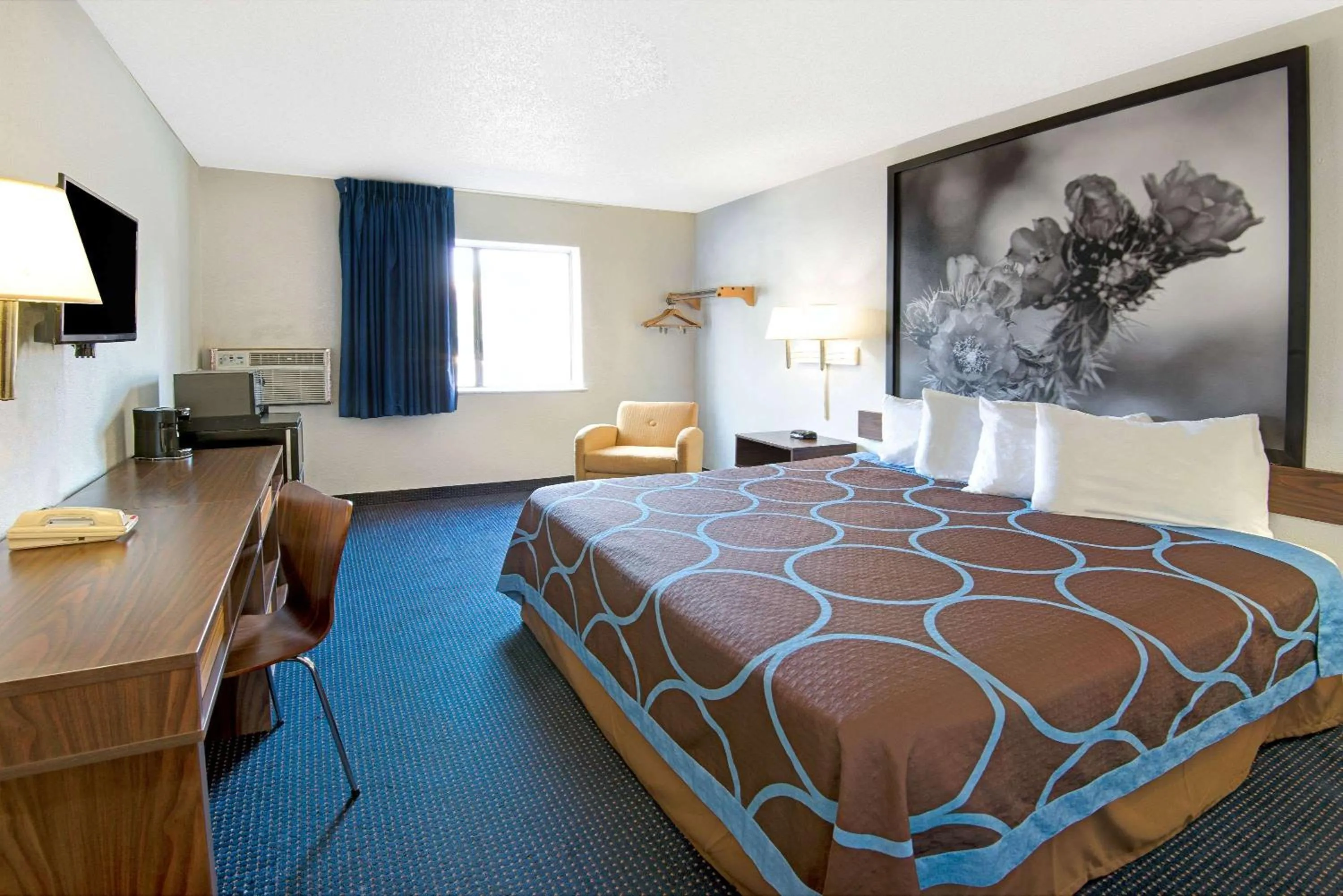 Photo of the whole room, Bed in Super 8 by Wyndham Las Cruces University Area