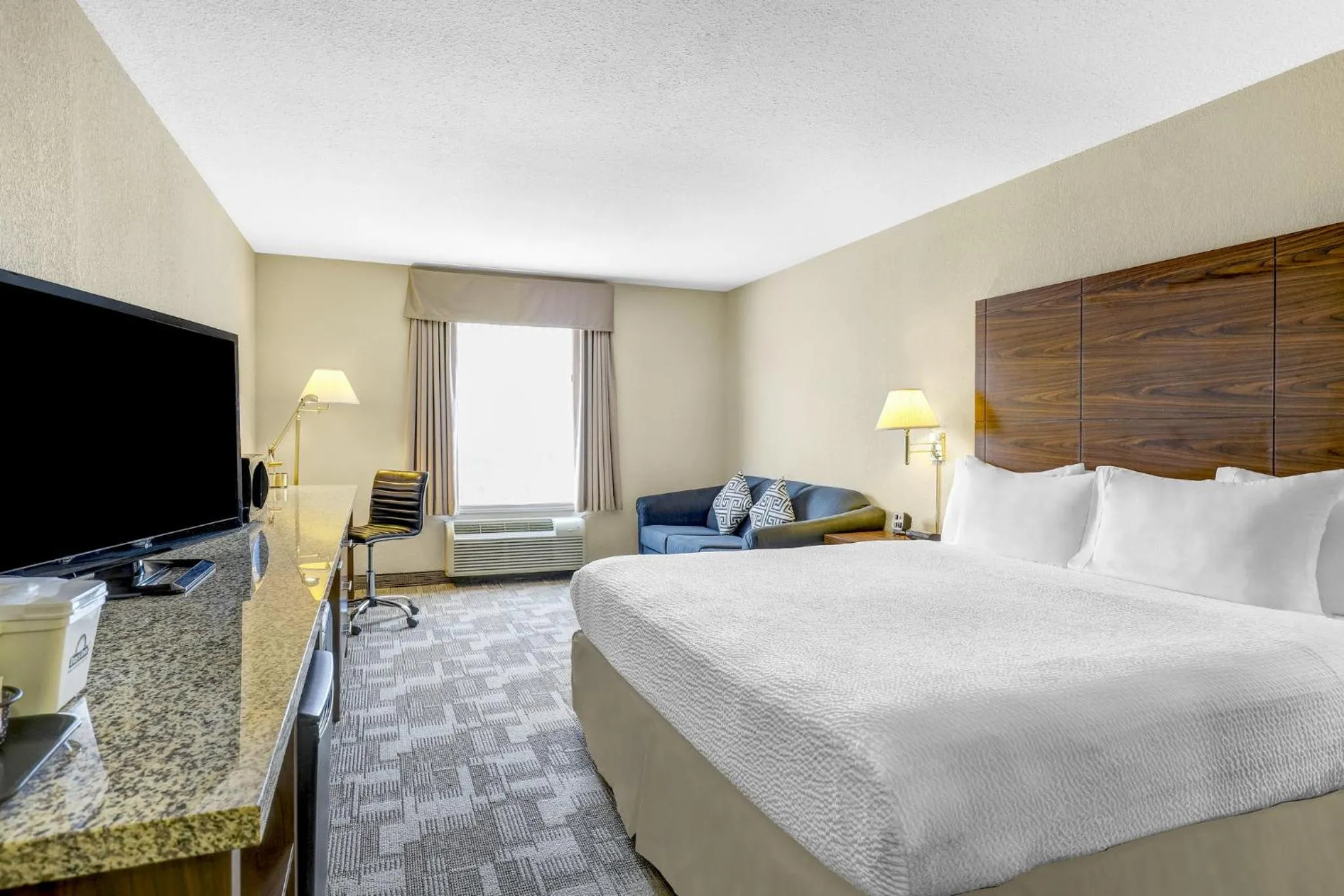 Photo of the whole room, Bed in Prairie Crest Red Deer by IHG