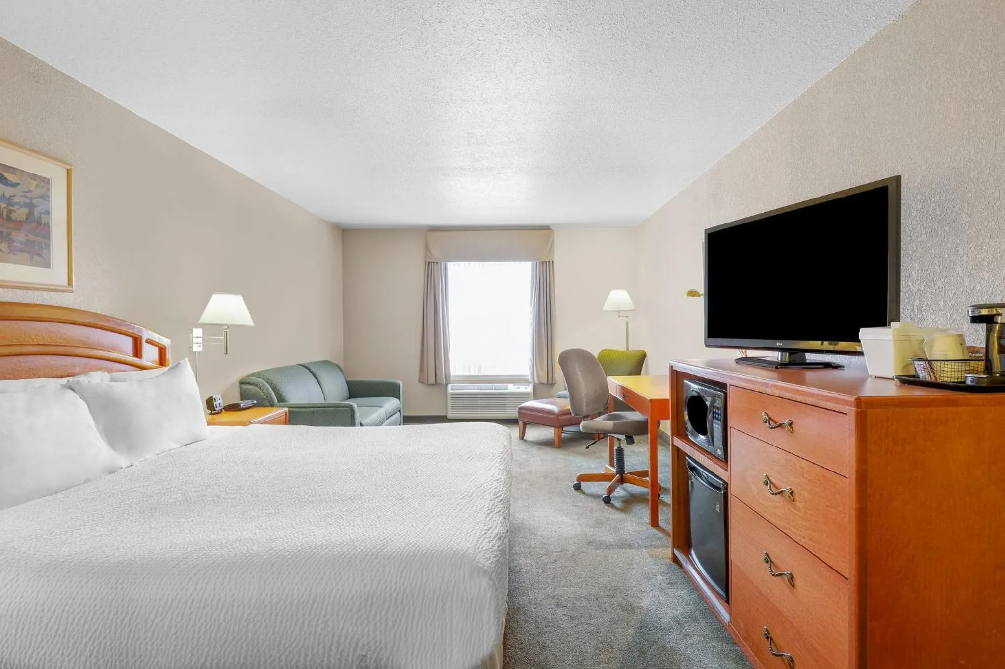Photo of the whole room, Bed in Prairie Crest Red Deer by IHG