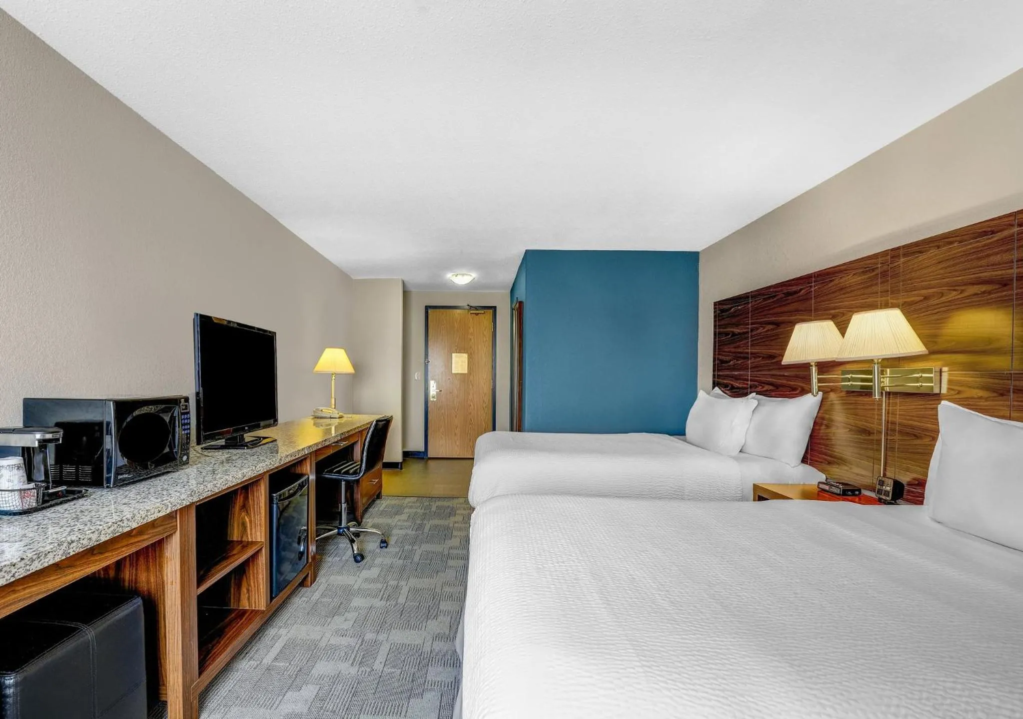 Photo of the whole room, Bed in Prairie Crest Red Deer by IHG