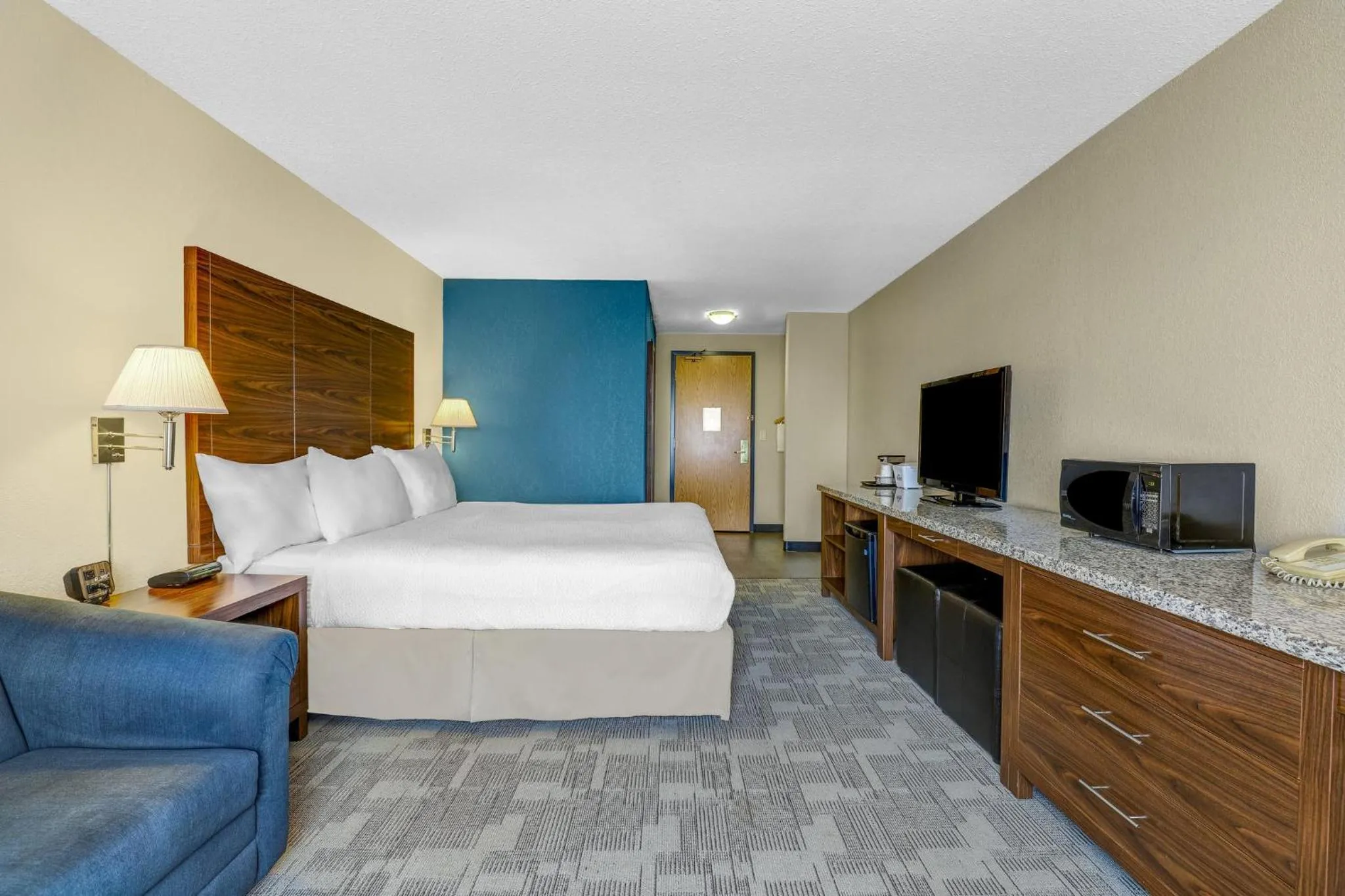 Photo of the whole room, Bed in Prairie Crest Red Deer by IHG