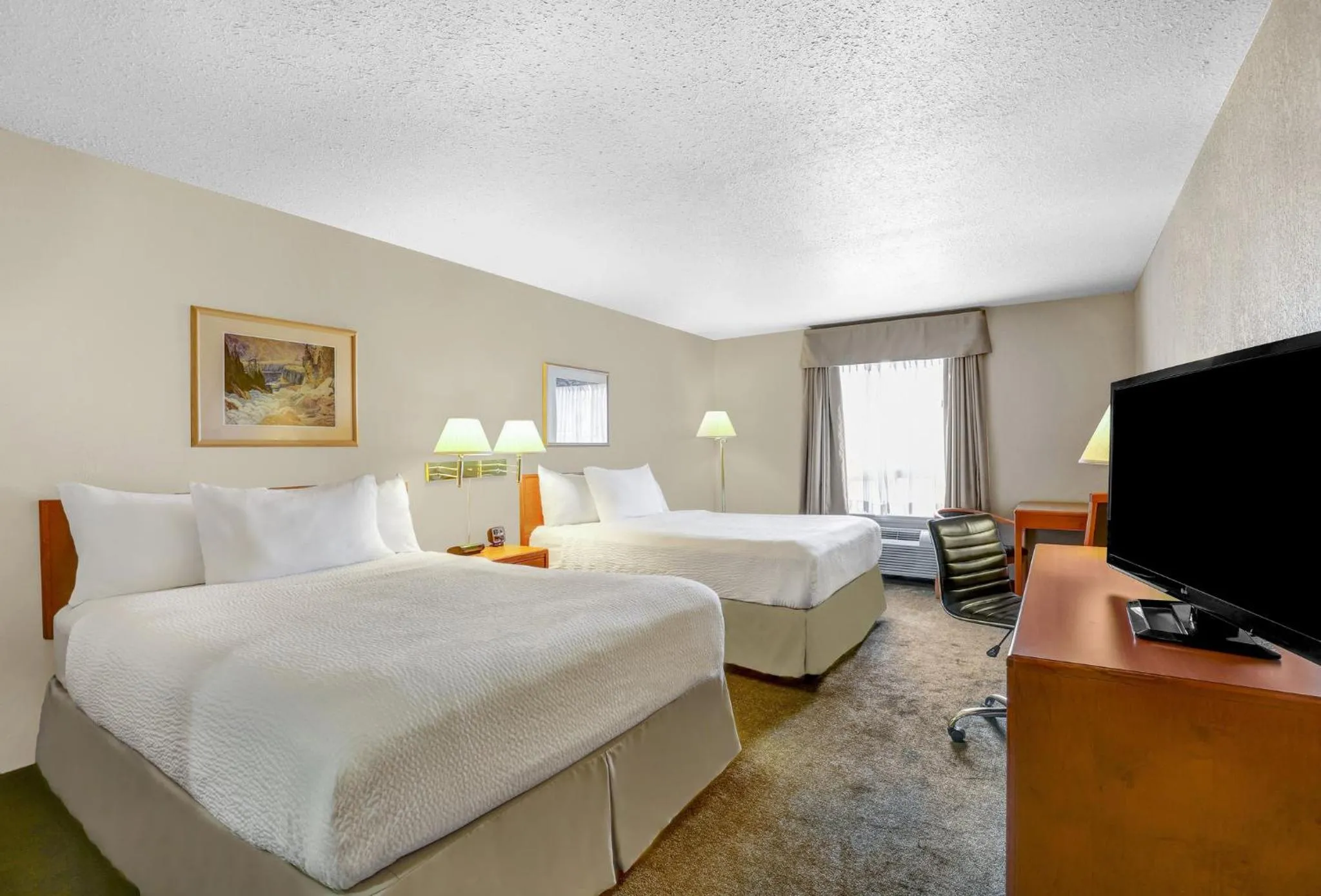 Photo of the whole room, Bed in Prairie Crest Red Deer by IHG
