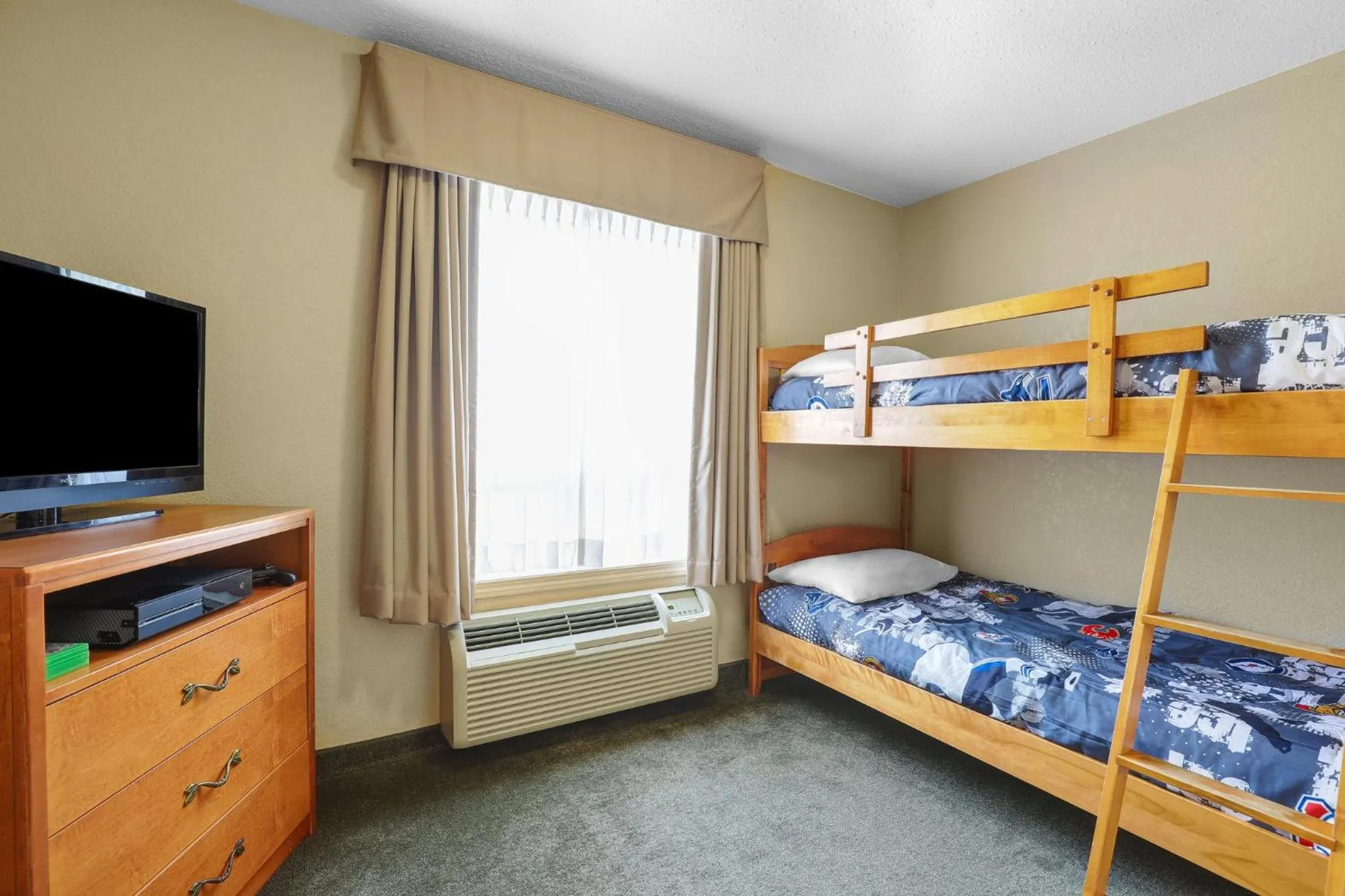 Photo of the whole room, Bed in Prairie Crest Red Deer by IHG