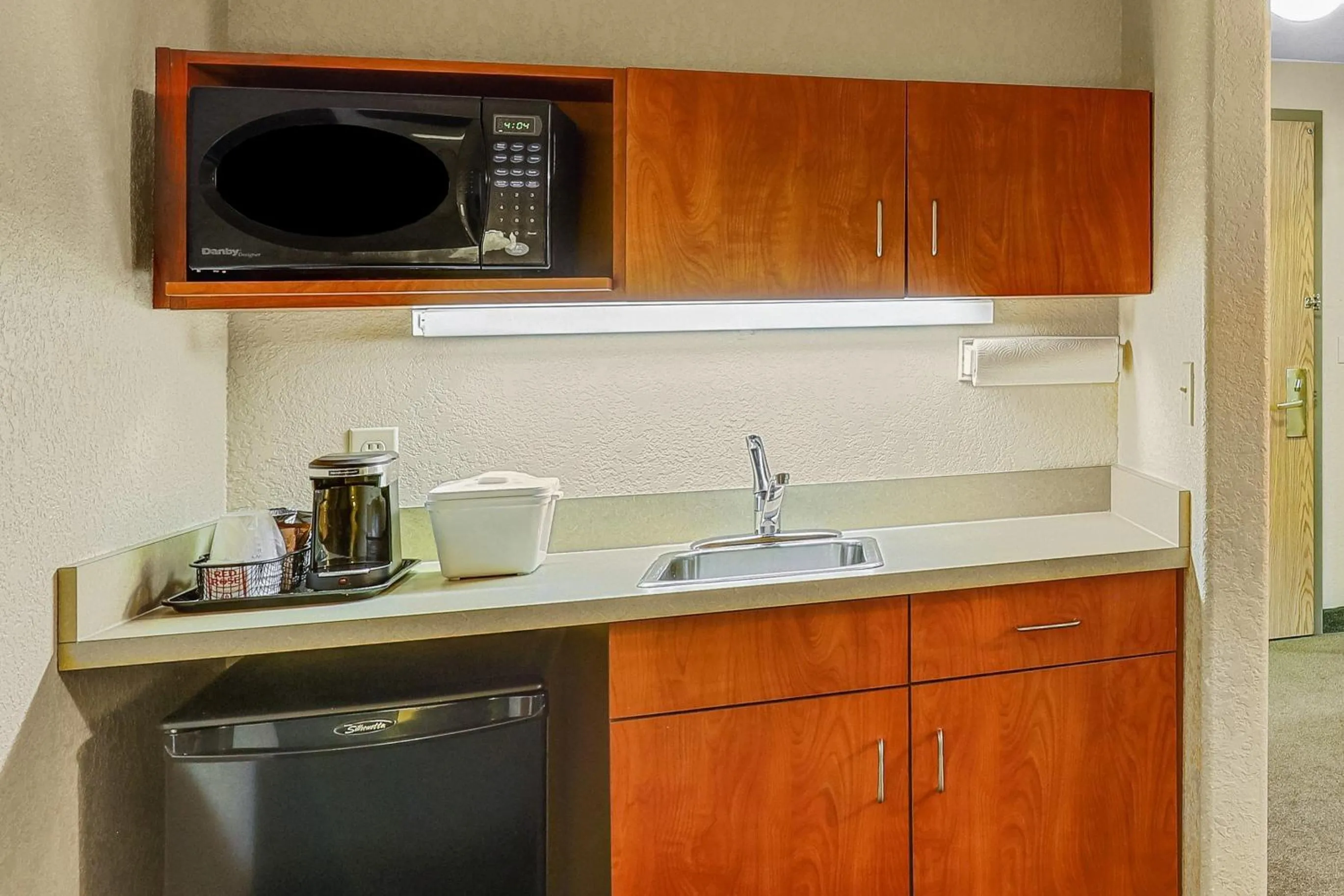 Photo of the whole room in Prairie Crest Red Deer by IHG