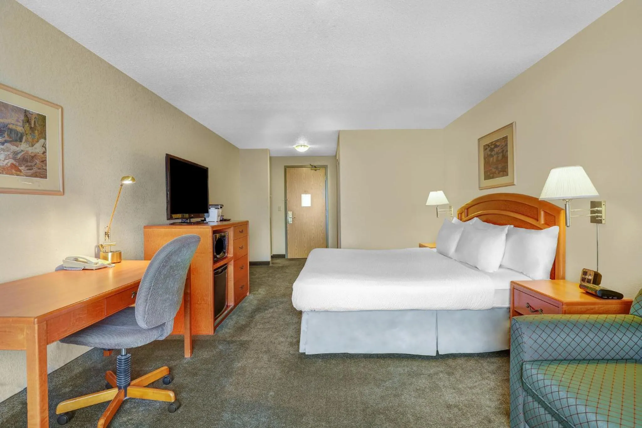 Photo of the whole room, Bed in Prairie Crest Red Deer by IHG