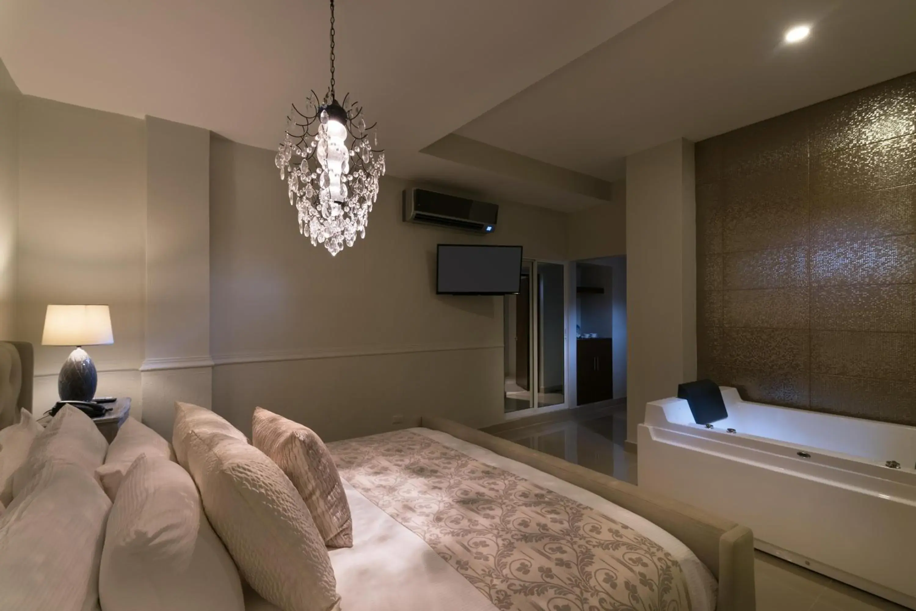 Photo of the whole room, Bed in Hodelpa Caribe Colonial Photo of the whole room, Bed in Hodelpa Caribe Colonial