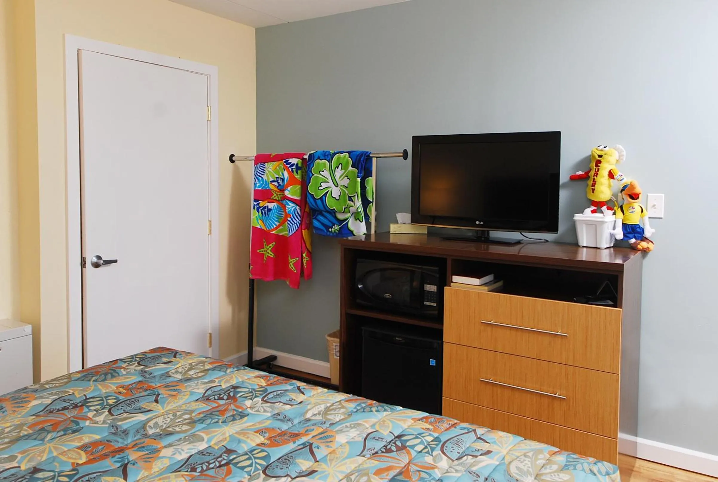 Photo of the whole room, Bed in Blue Palms Resort