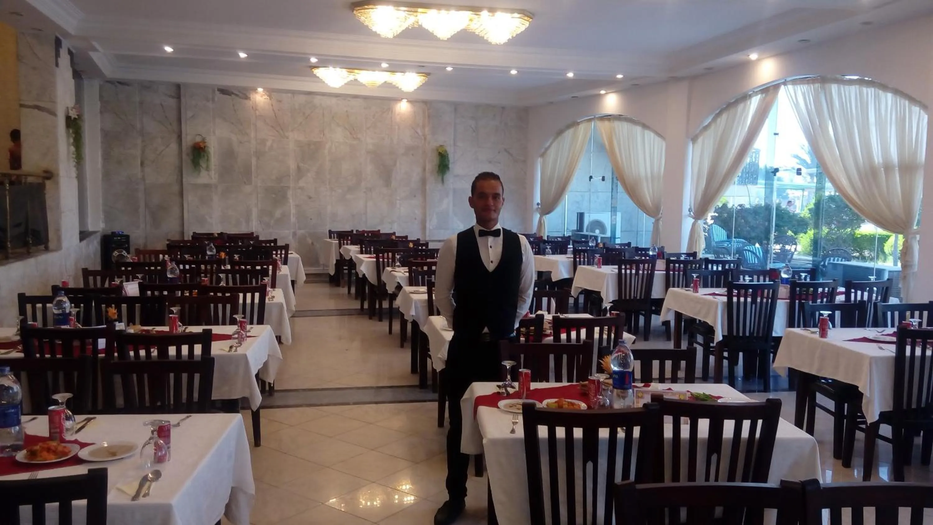 Restaurant/places to eat in Fayed Armed Forces Hotel