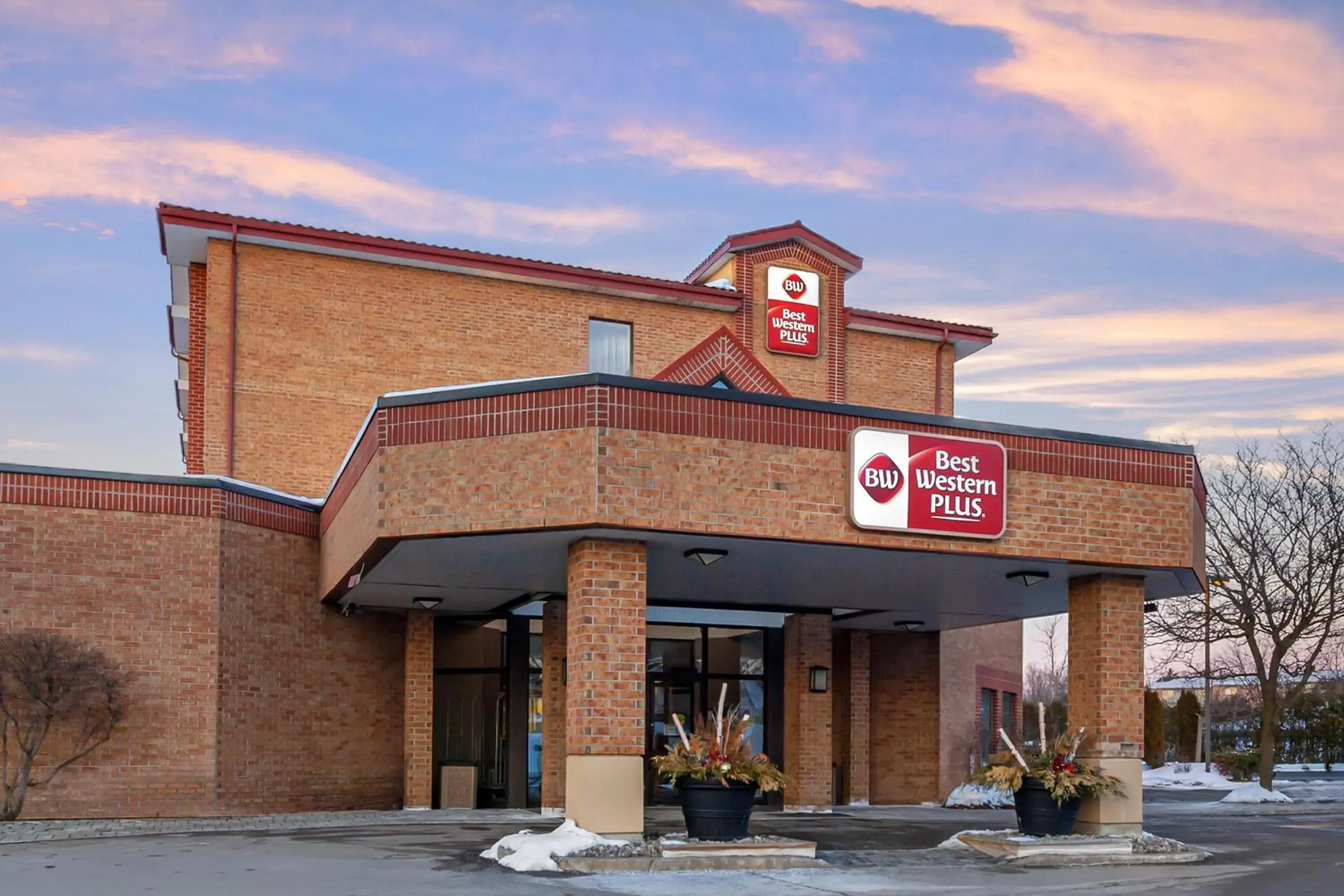 Property building in Best Western Plus Otonabee Inn Property building in Best Western Plus Otonabee Inn