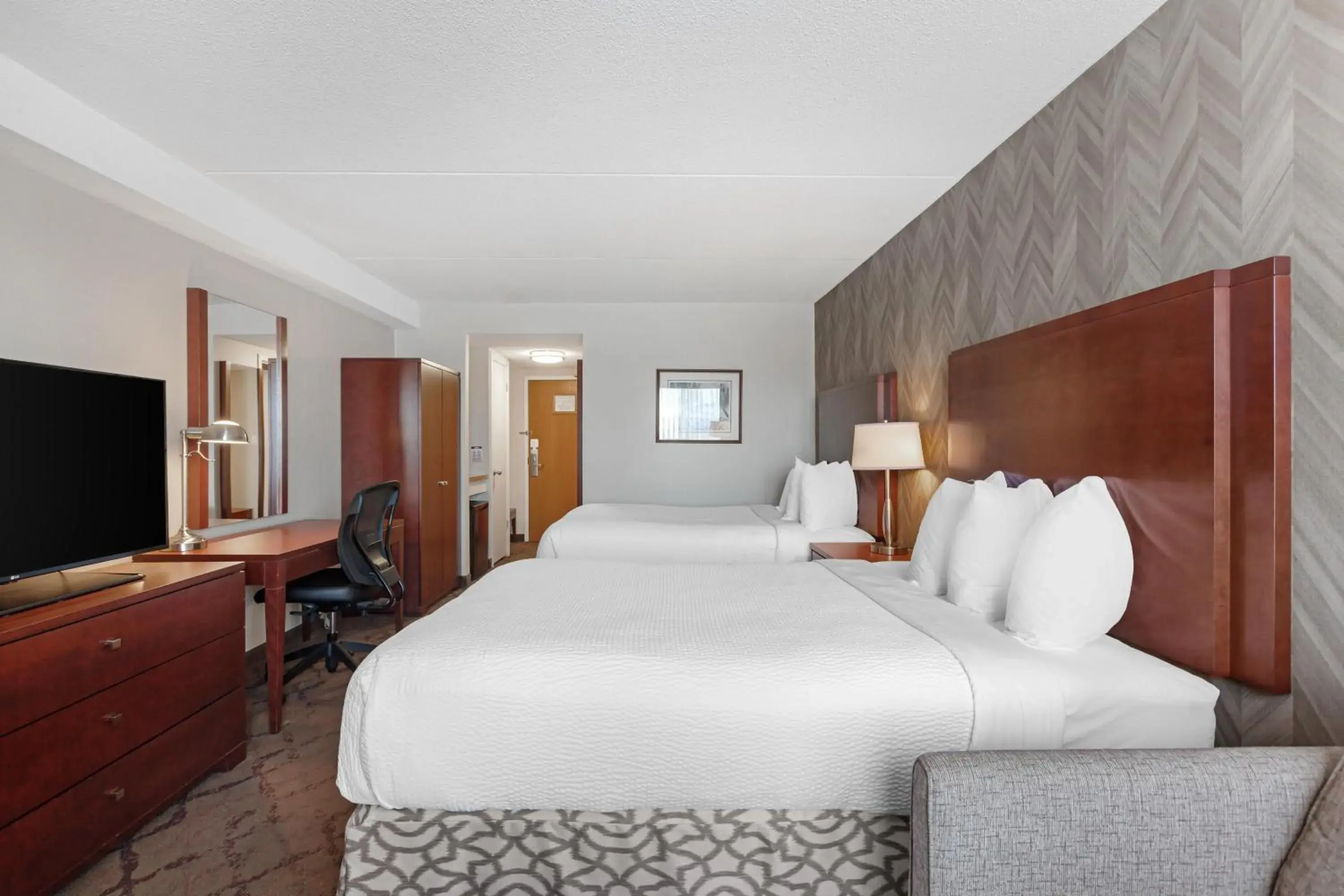 Bedroom, Bed in Best Western Plus Otonabee Inn Bedroom, Bed in Best Western Plus Otonabee Inn