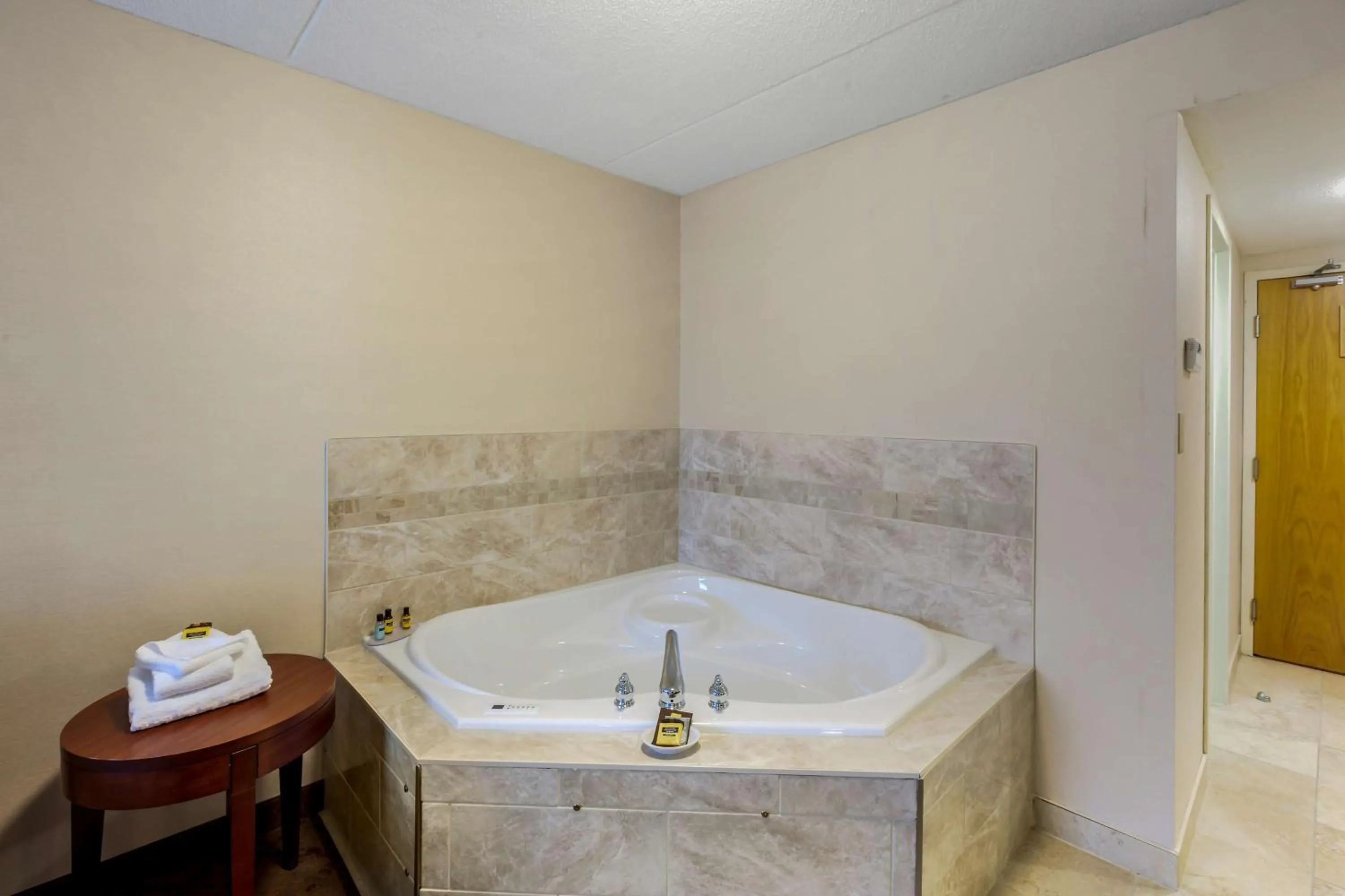 Bedroom in Best Western Plus Otonabee Inn