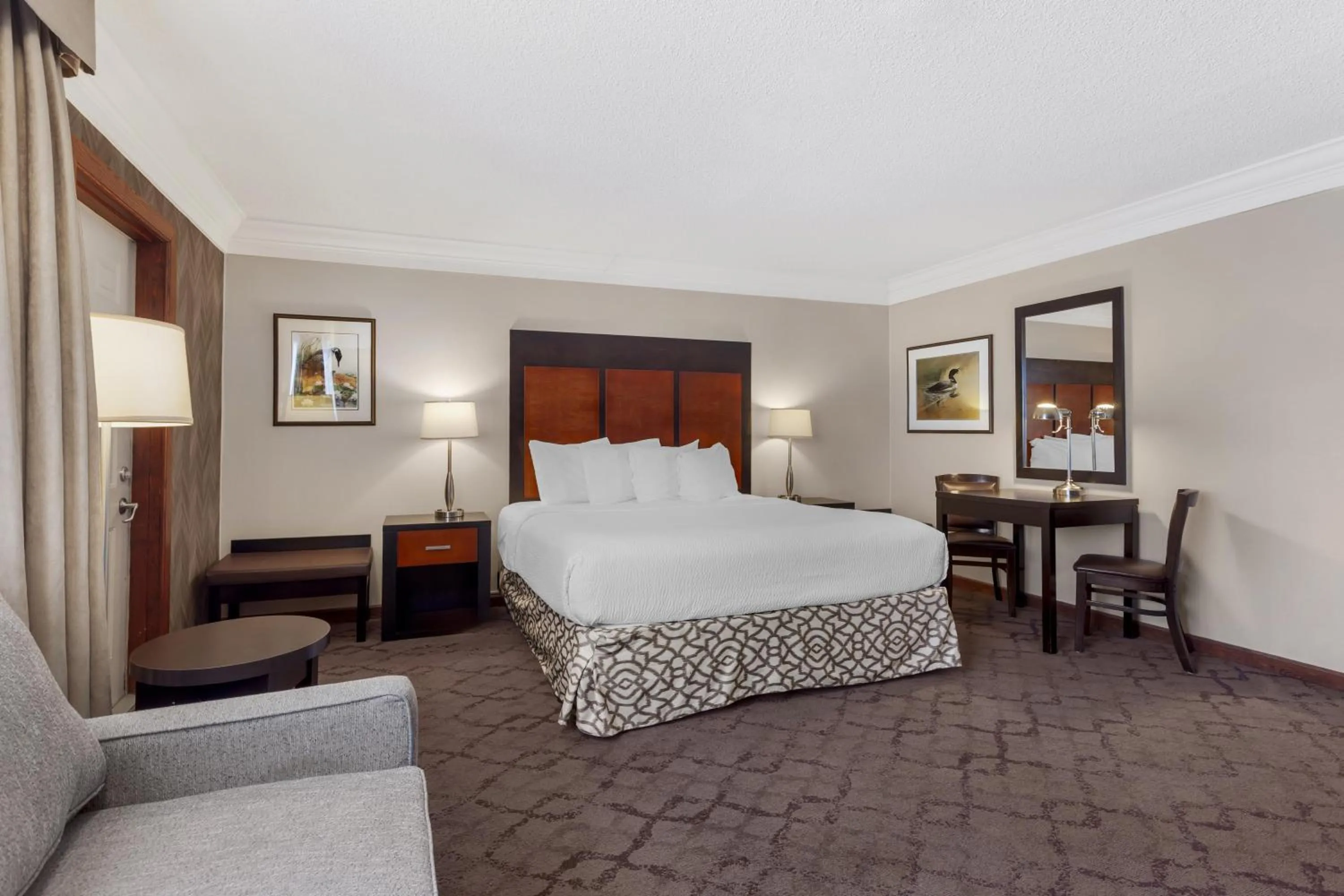 Bedroom, Bed in Best Western Plus Otonabee Inn