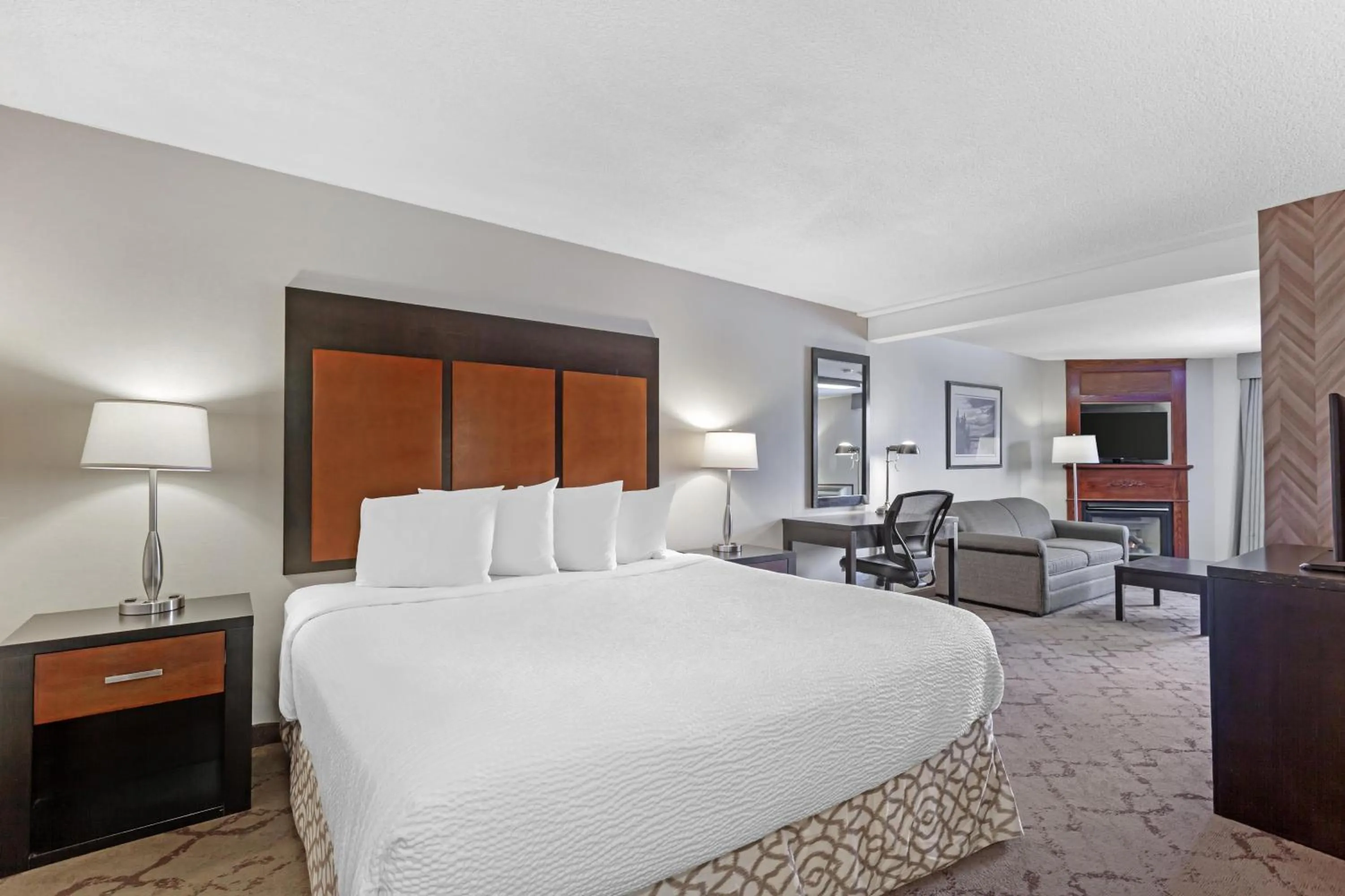 Bedroom, Bed in Best Western Plus Otonabee Inn