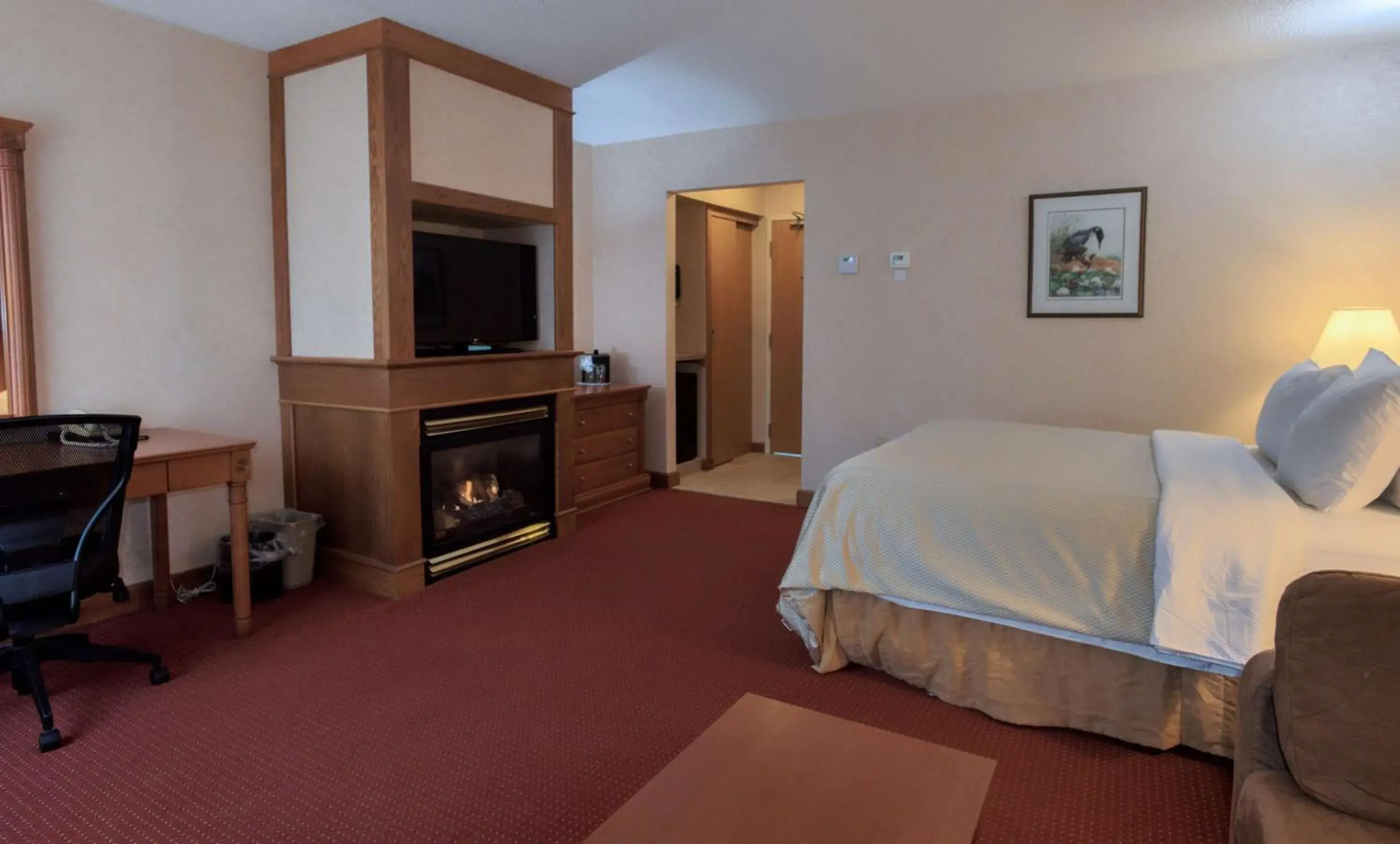 Queen Room with Fireplace - Non-smoking in Best Western Plus Otonabee Inn Queen Room with Fireplace - Non-smoking in Best Western Plus Otonabee Inn