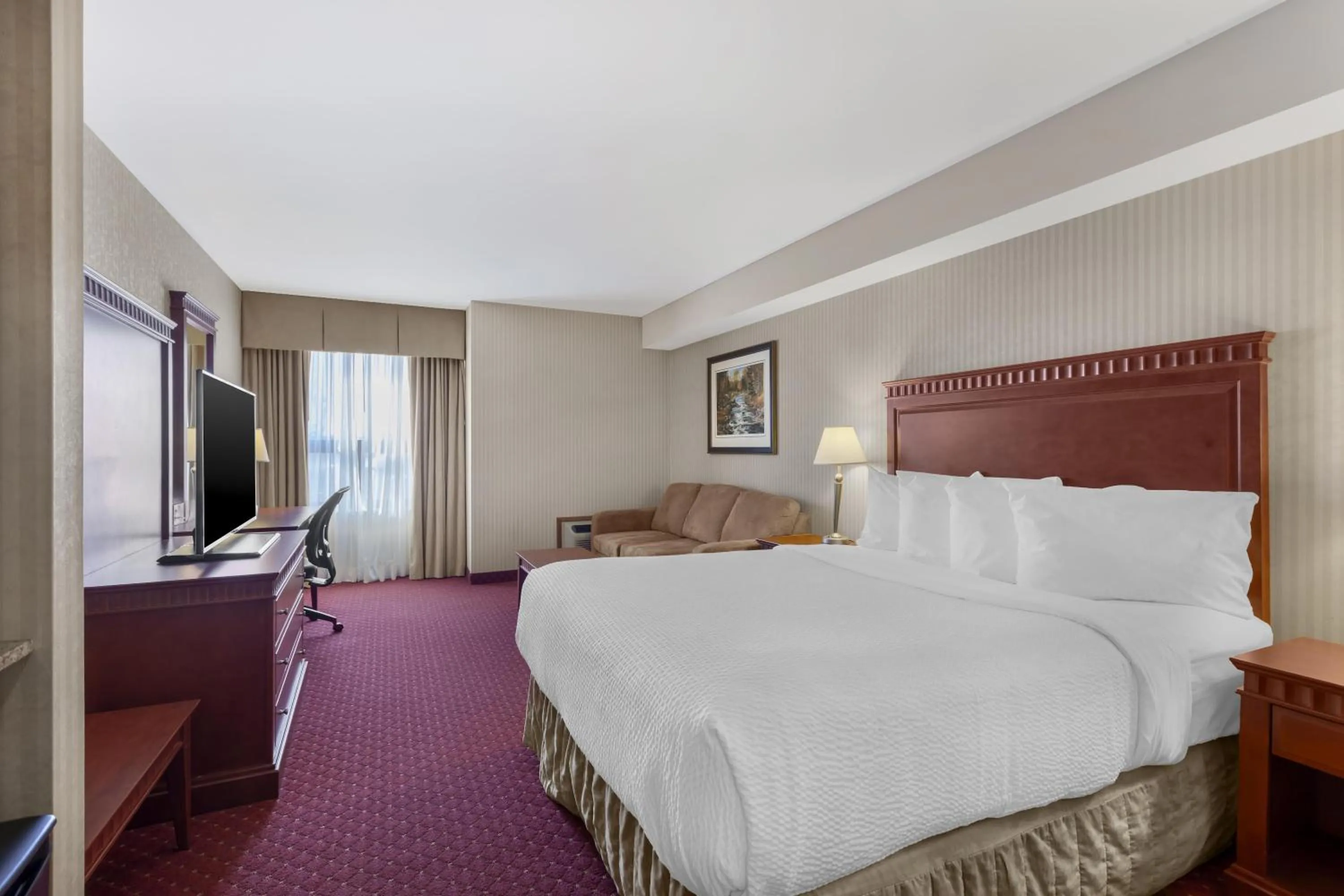 Bedroom, Bed in Best Western Plus Otonabee Inn