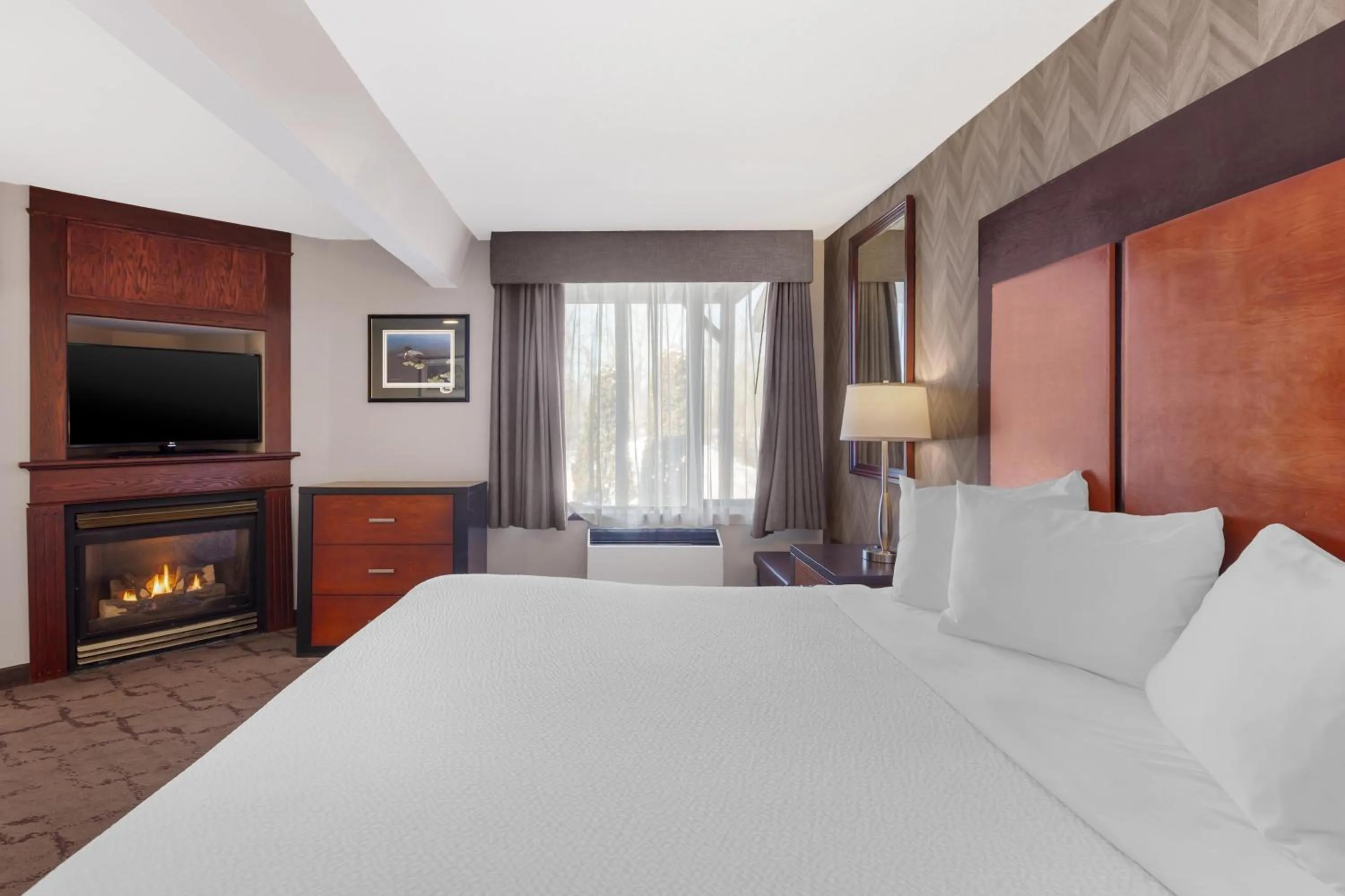 Bedroom, Bed in Best Western Plus Otonabee Inn