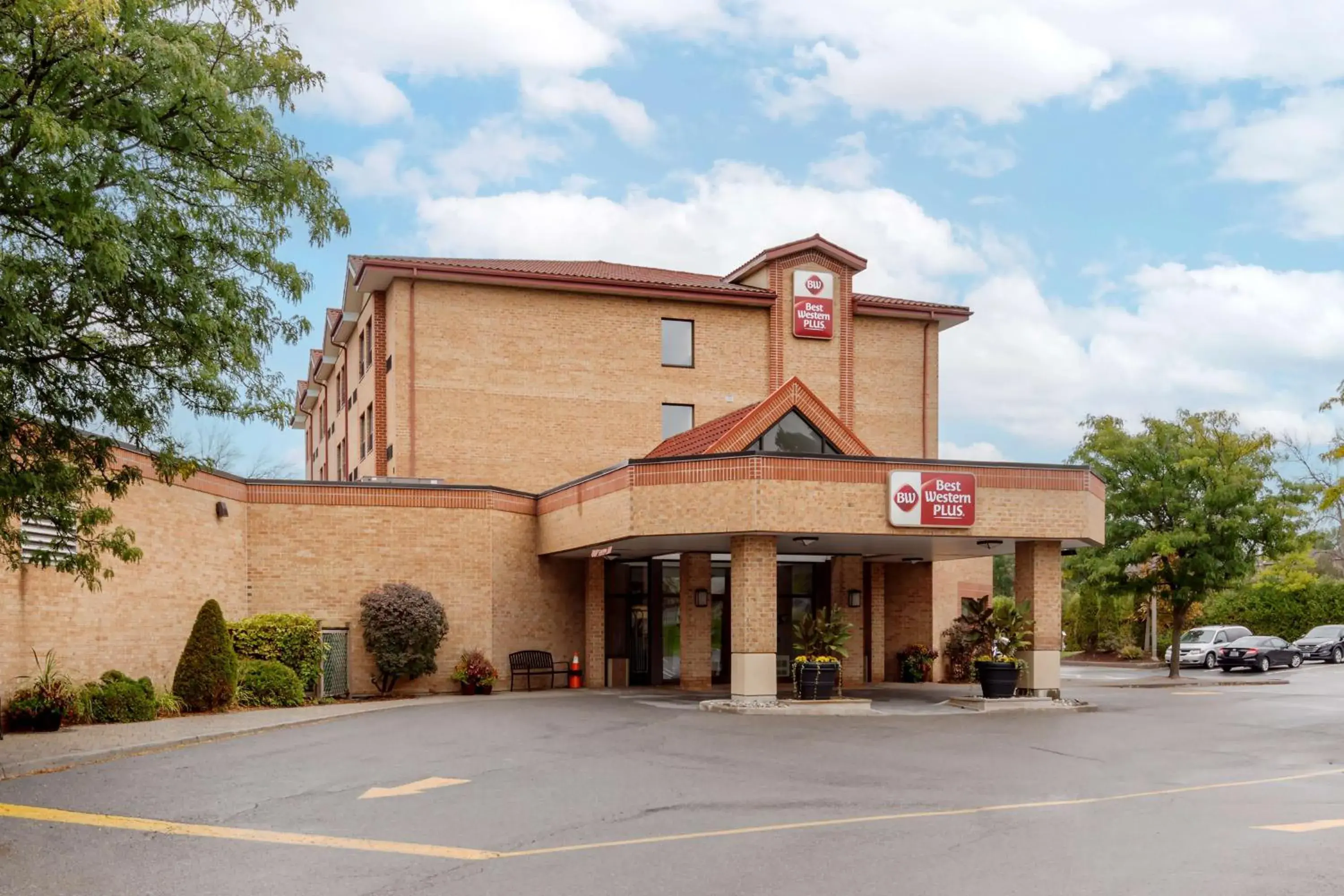 Property building in Best Western Plus Otonabee Inn Property building in Best Western Plus Otonabee Inn