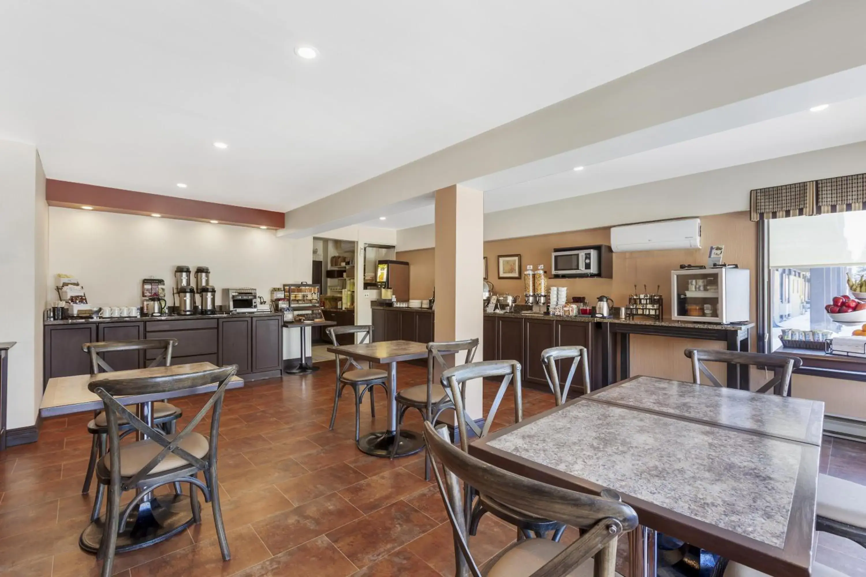 Breakfast in Best Western Plus Otonabee Inn Breakfast in Best Western Plus Otonabee Inn