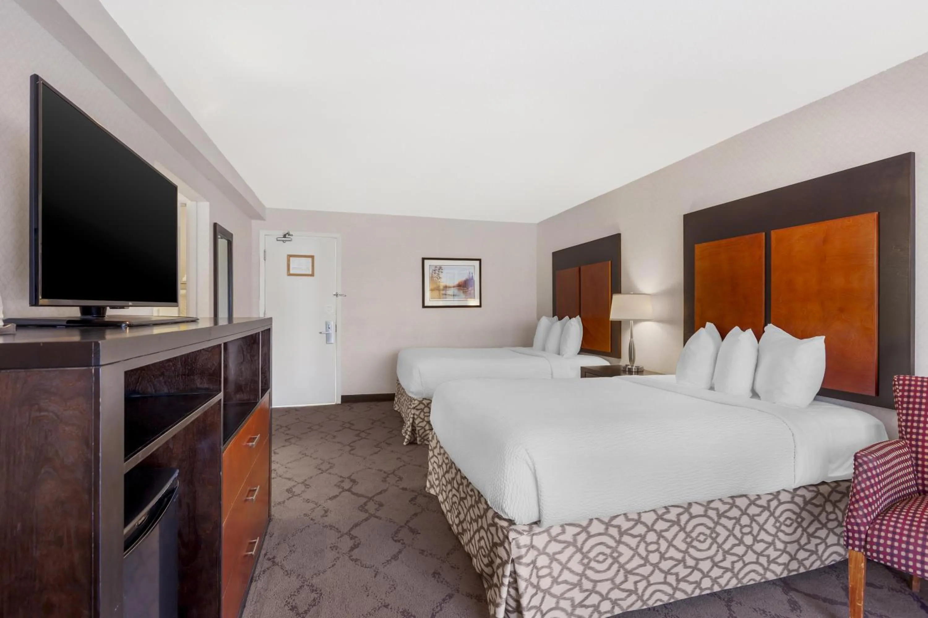 Bedroom, Bed in Best Western Plus Otonabee Inn