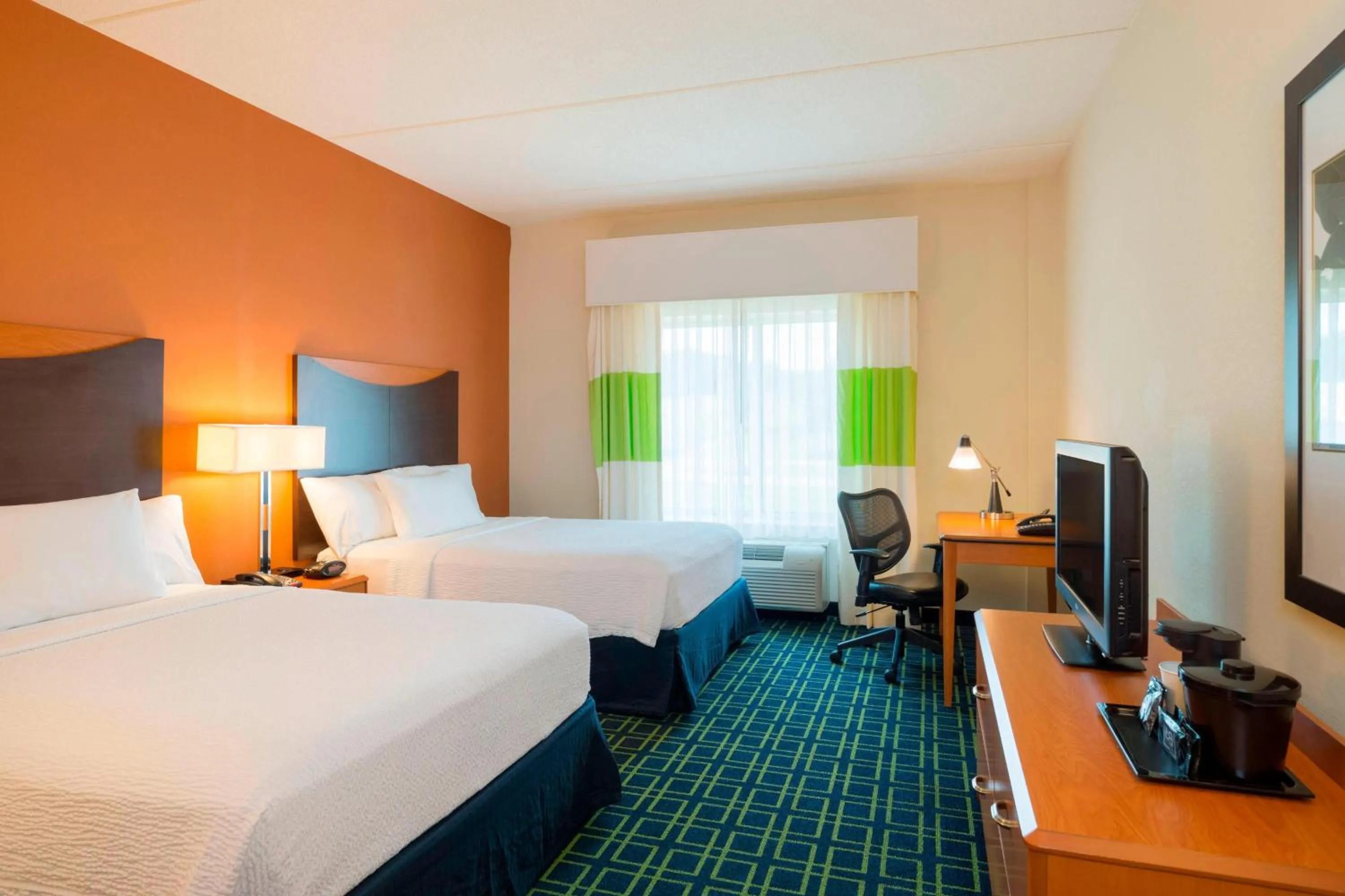 Photo of the whole room, Bed in Fairfield Inn & Suites Huntingdon Raystown Lake