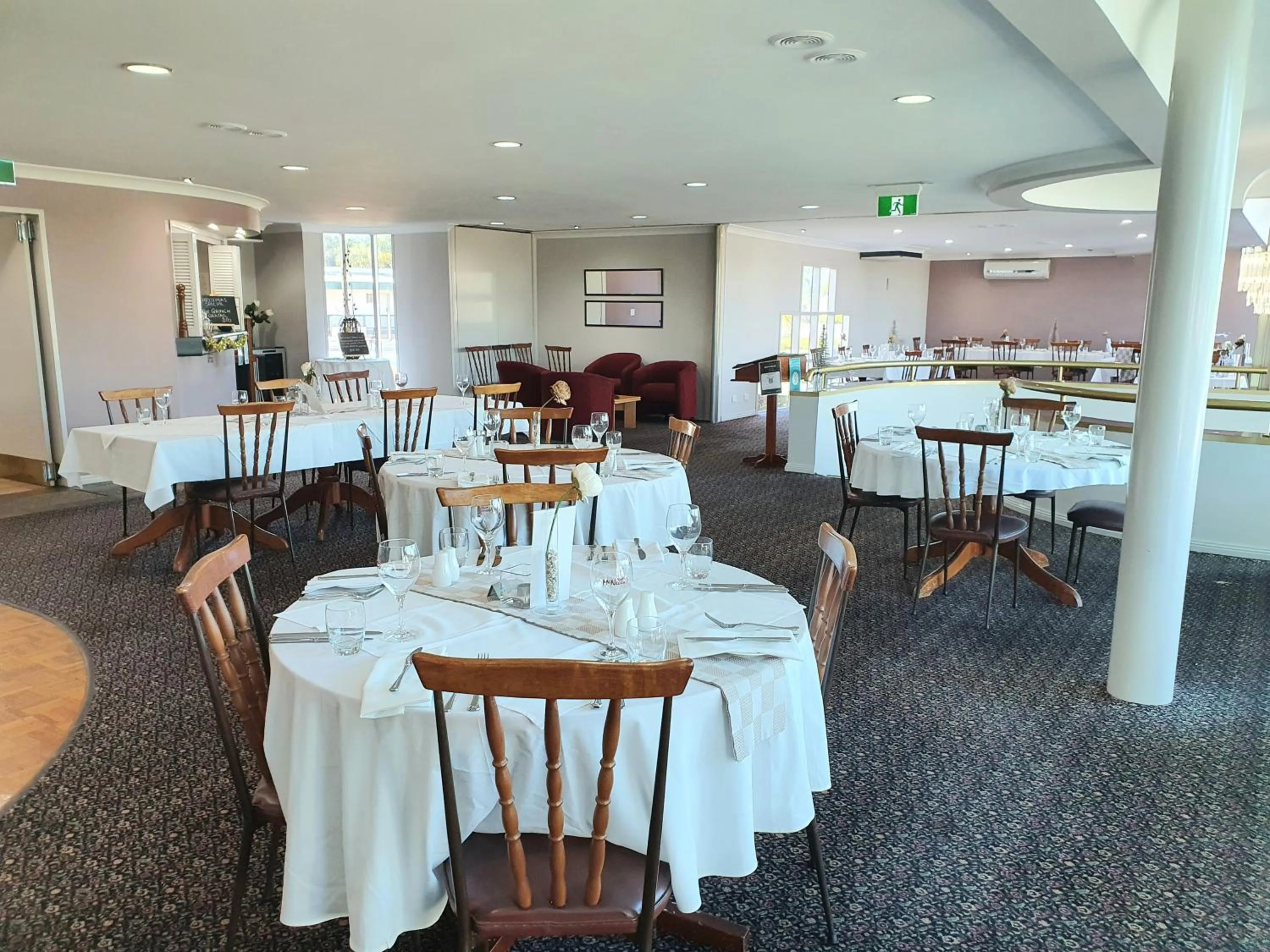 Restaurant/places to eat in McNevins Maryborough Motel