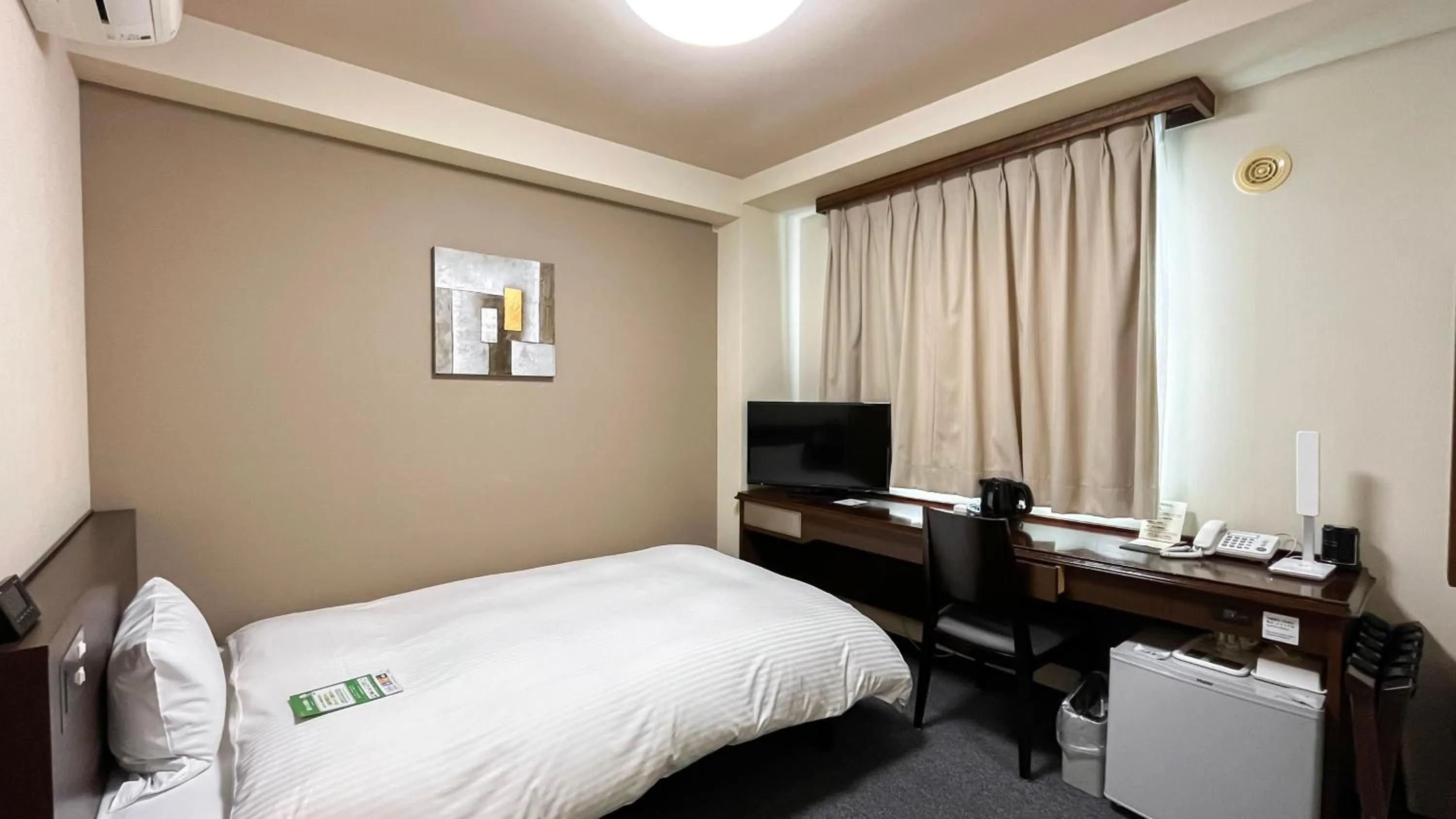 Photo of the whole room, Bed in Hotel Route-Inn Dai2 Nagano Naganobekkan
