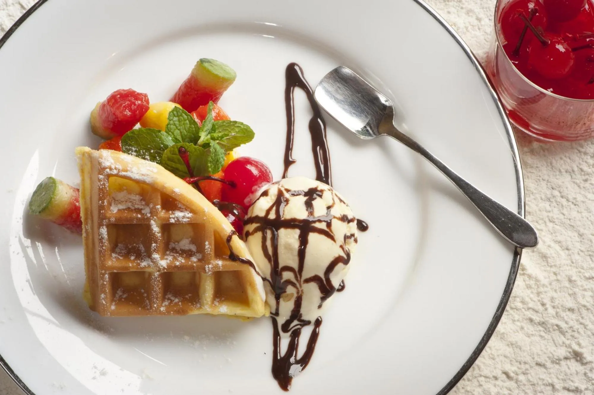 Restaurant/places to eat in Reef Villa