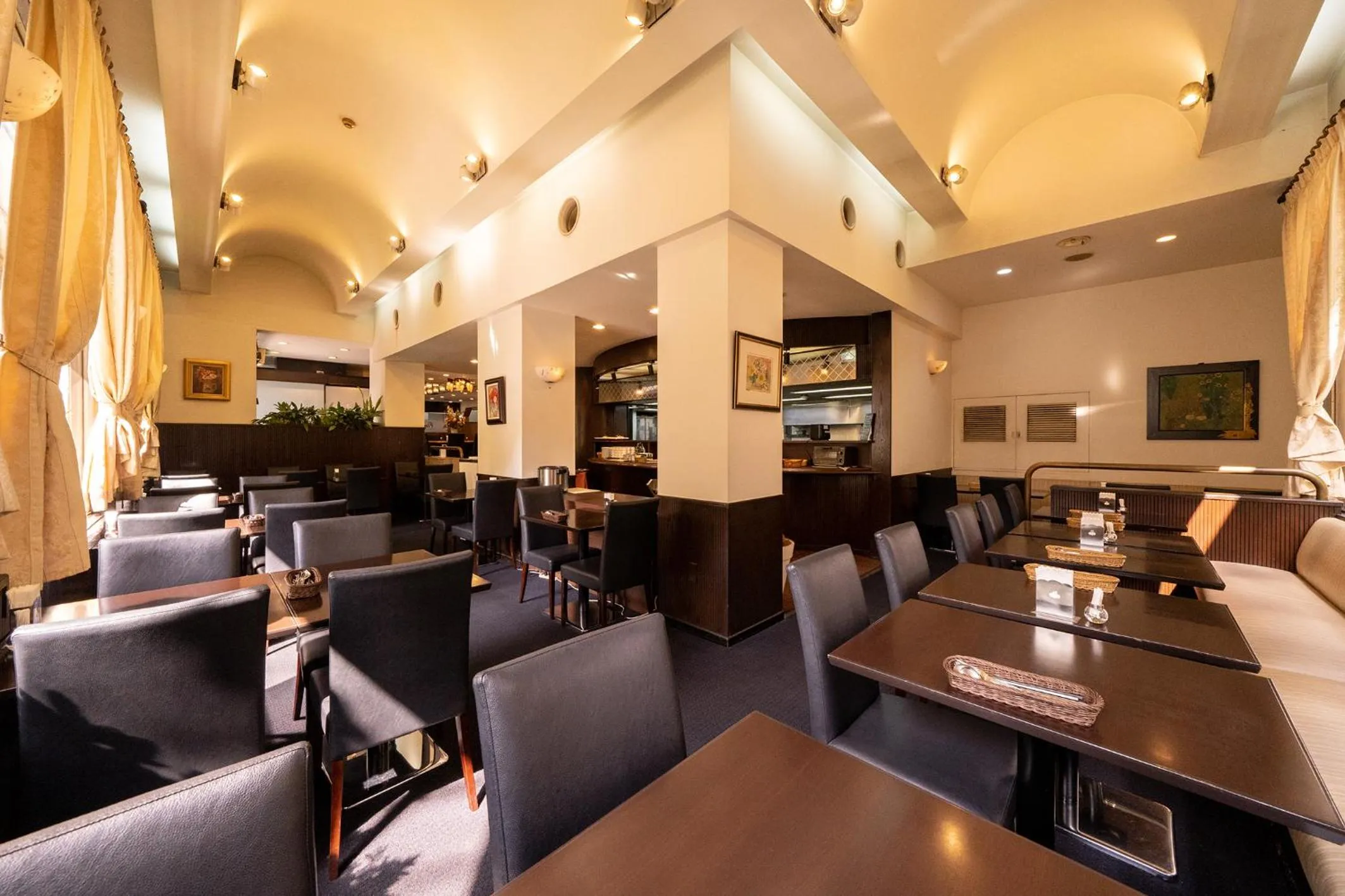 Restaurant/places to eat in Hotel Sunlite Shinjuku