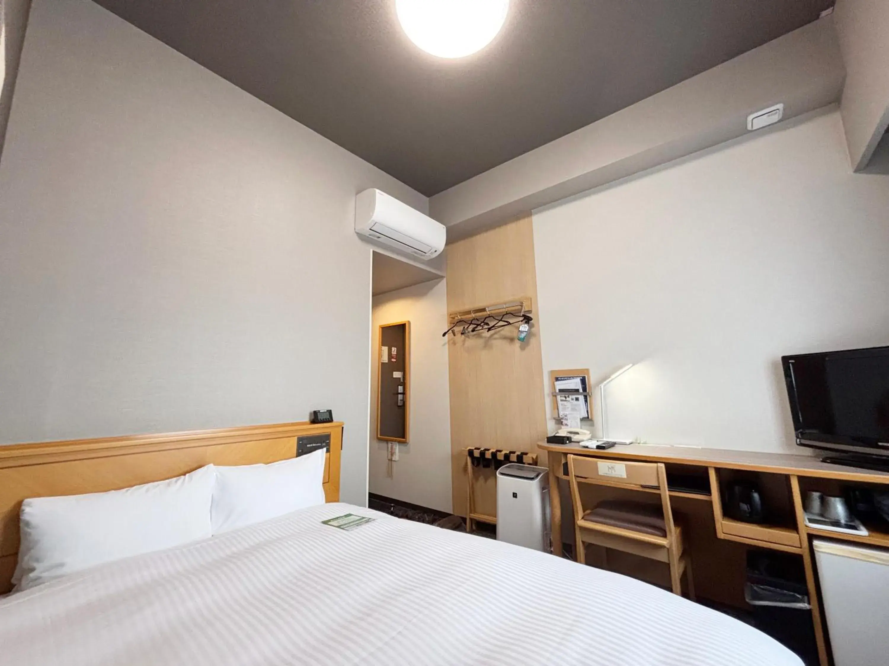 Photo of the whole room, Bed in Hotel Route-Inn Nahatomariko Photo of the whole room, Bed in Hotel Route-Inn Nahatomariko