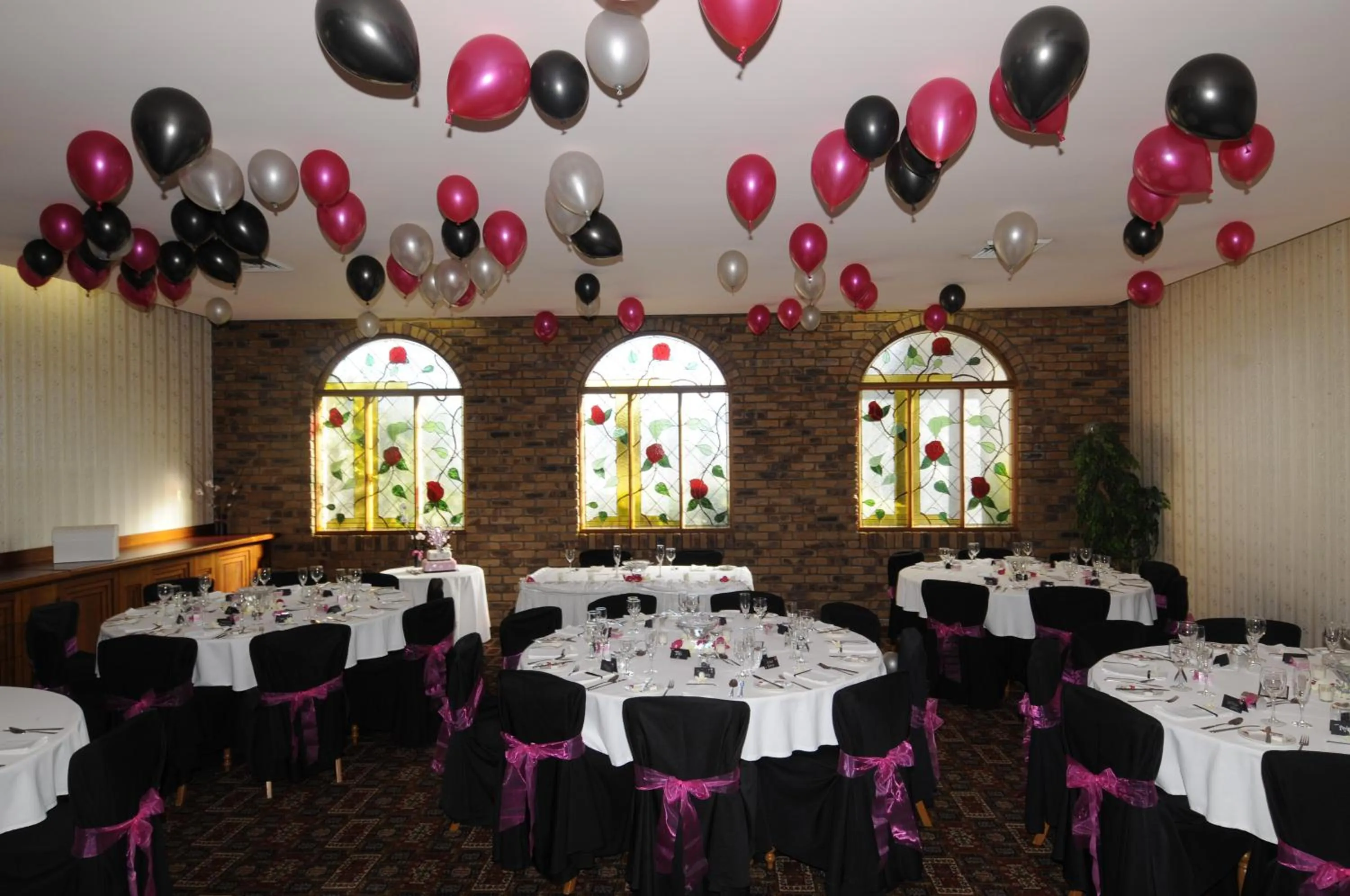 Banquet/Function facilities in McNevins Warwick Motel