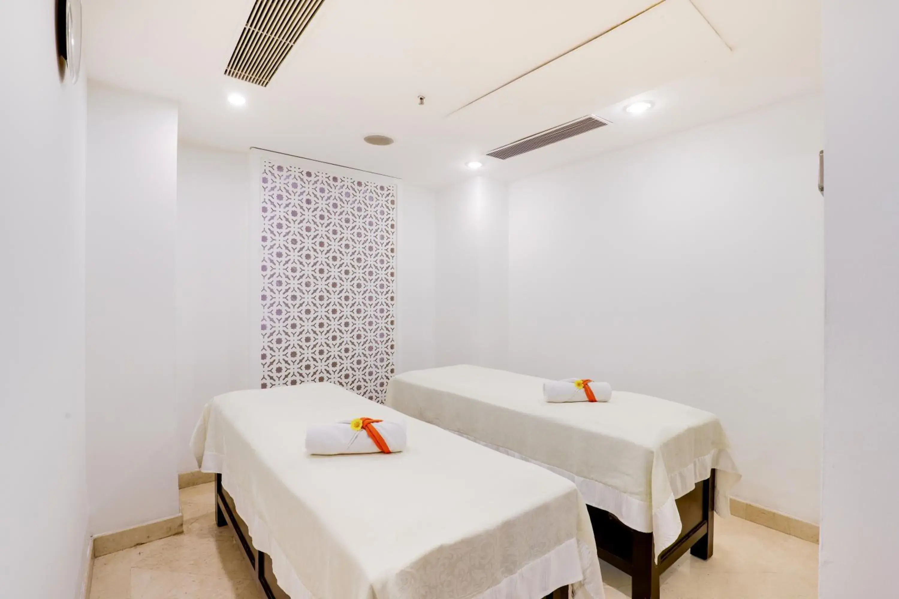 Spa and wellness centre/facilities, Bed in Lemon Tree Premier 1, Gurugram Spa and wellness centre/facilities, Bed in Lemon Tree Premier 1, Gurugram