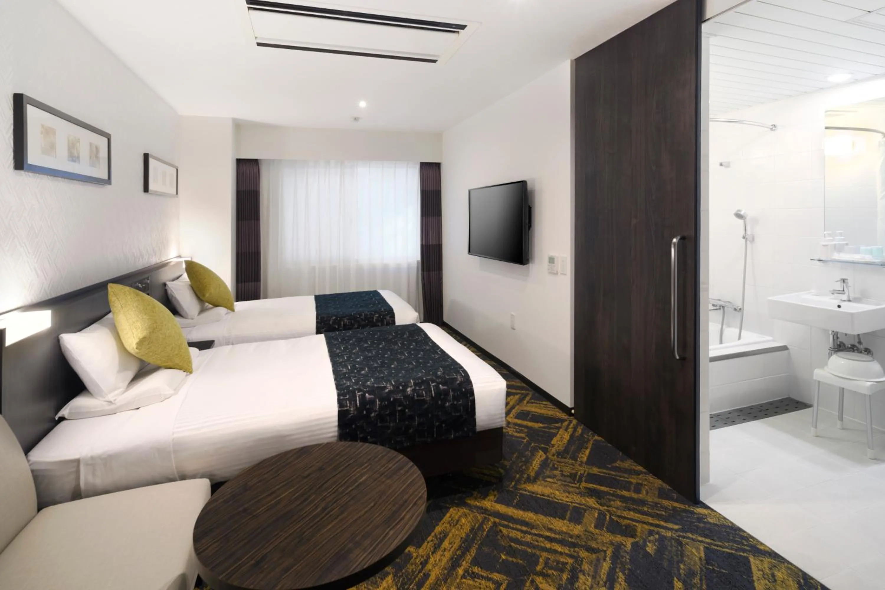 Photo of the whole room, Bed in HOTEL MYSTAYS Hamamatsucho