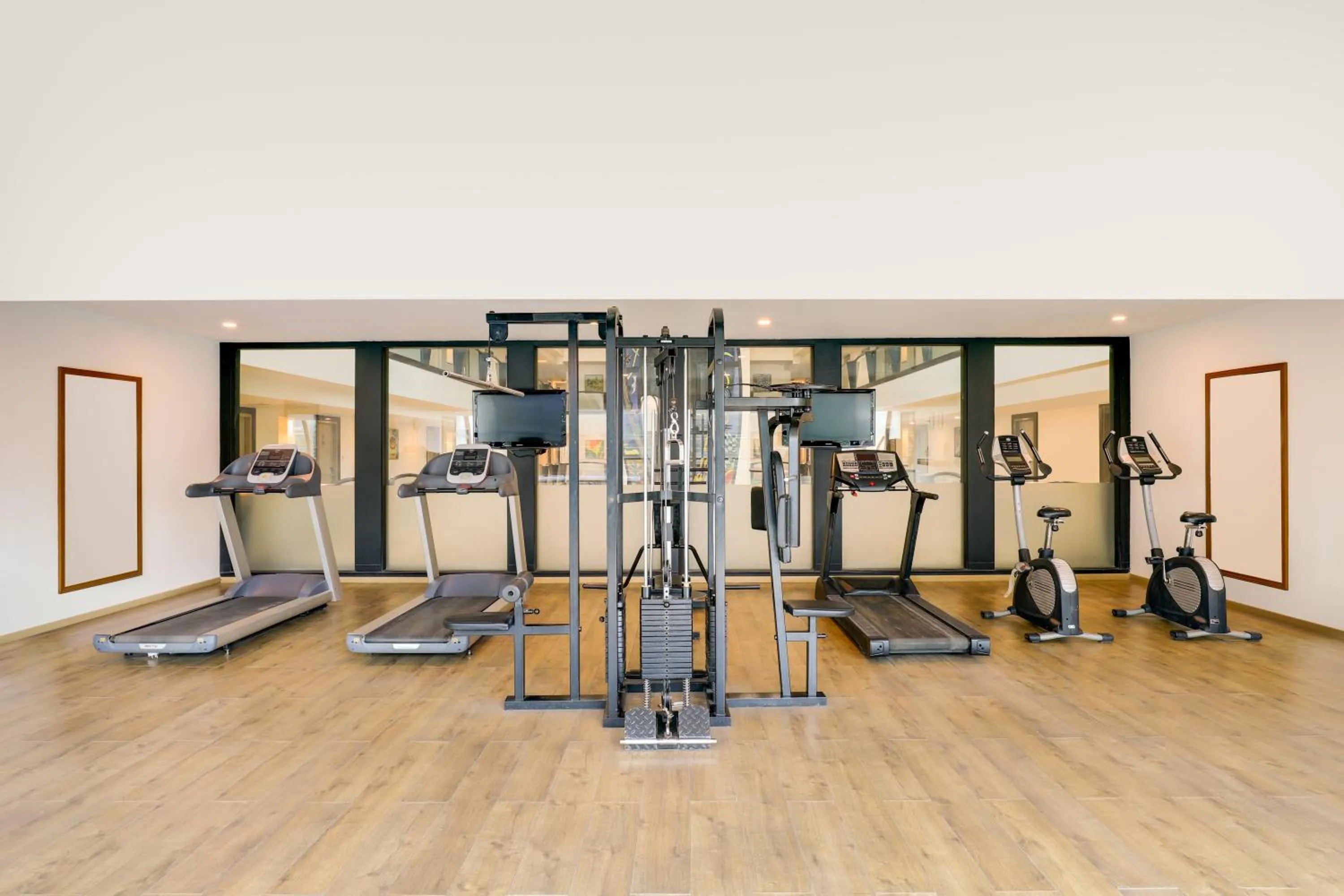 Fitness centre/facilities in Lemon Tree Hotel, Indore