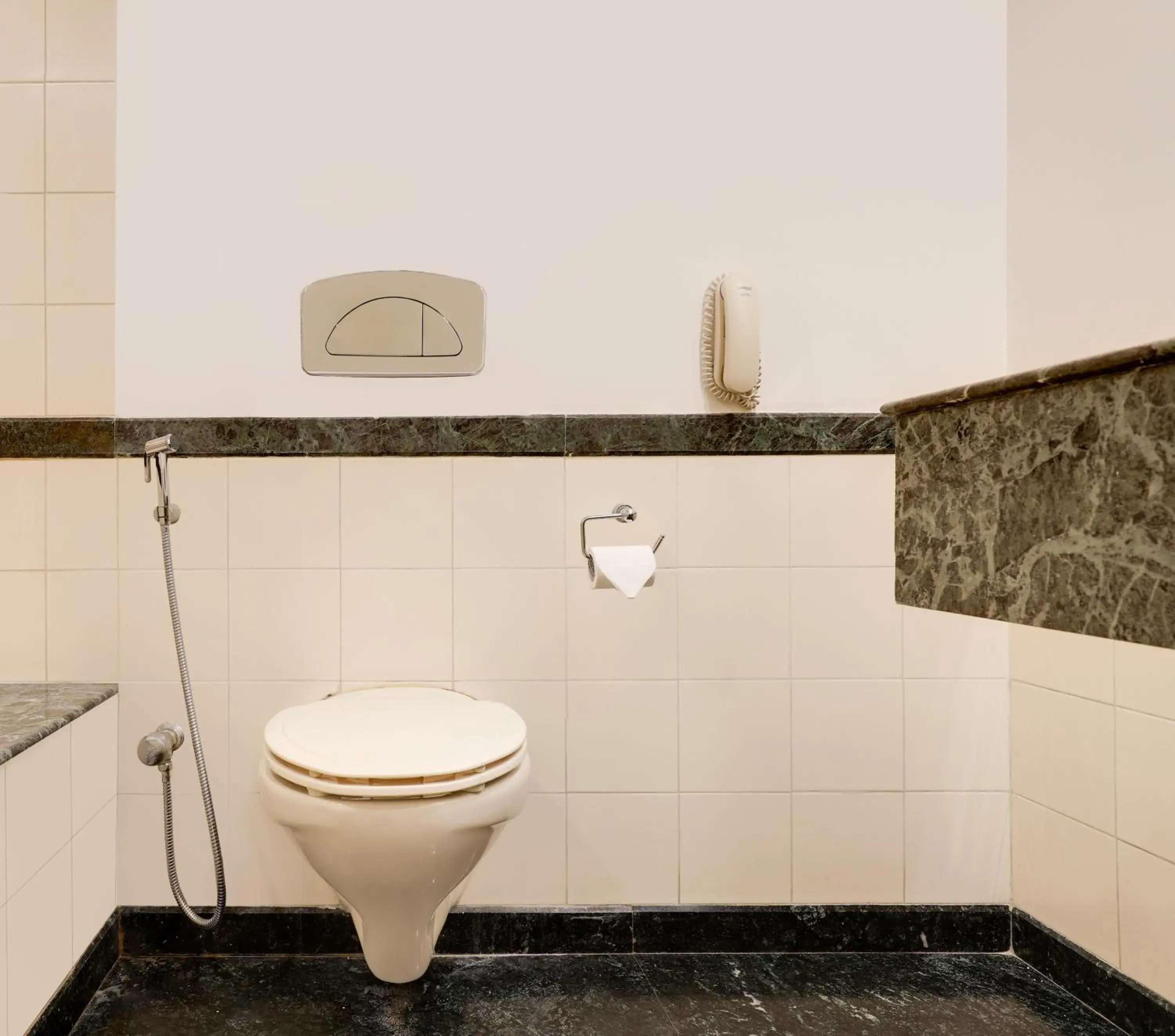 Deluxe Twin Room - single occupancy in Lemon Tree Hotel, Indore Deluxe Twin Room - single occupancy in Lemon Tree Hotel, Indore