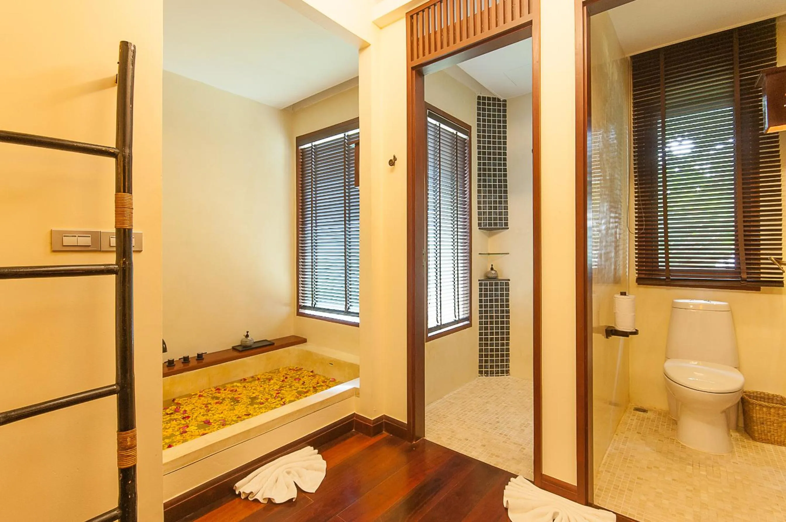 Toilet in Chantaramas Beach Resort Koh Phangan