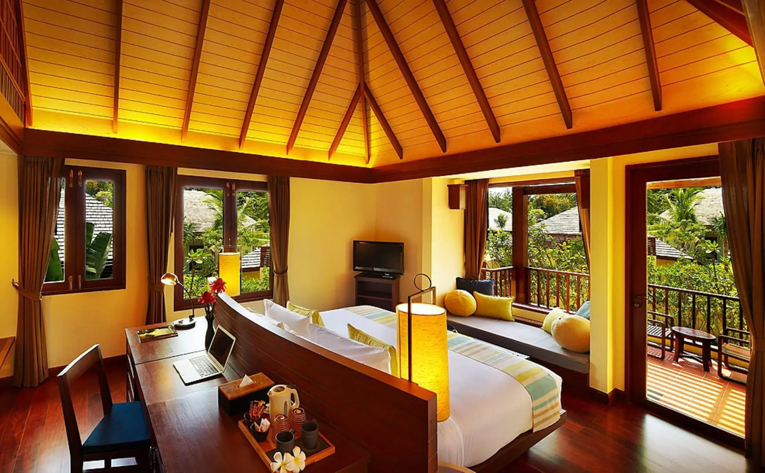 Bed in Chantaramas Beach Resort Koh Phangan Bed in Chantaramas Beach Resort Koh Phangan