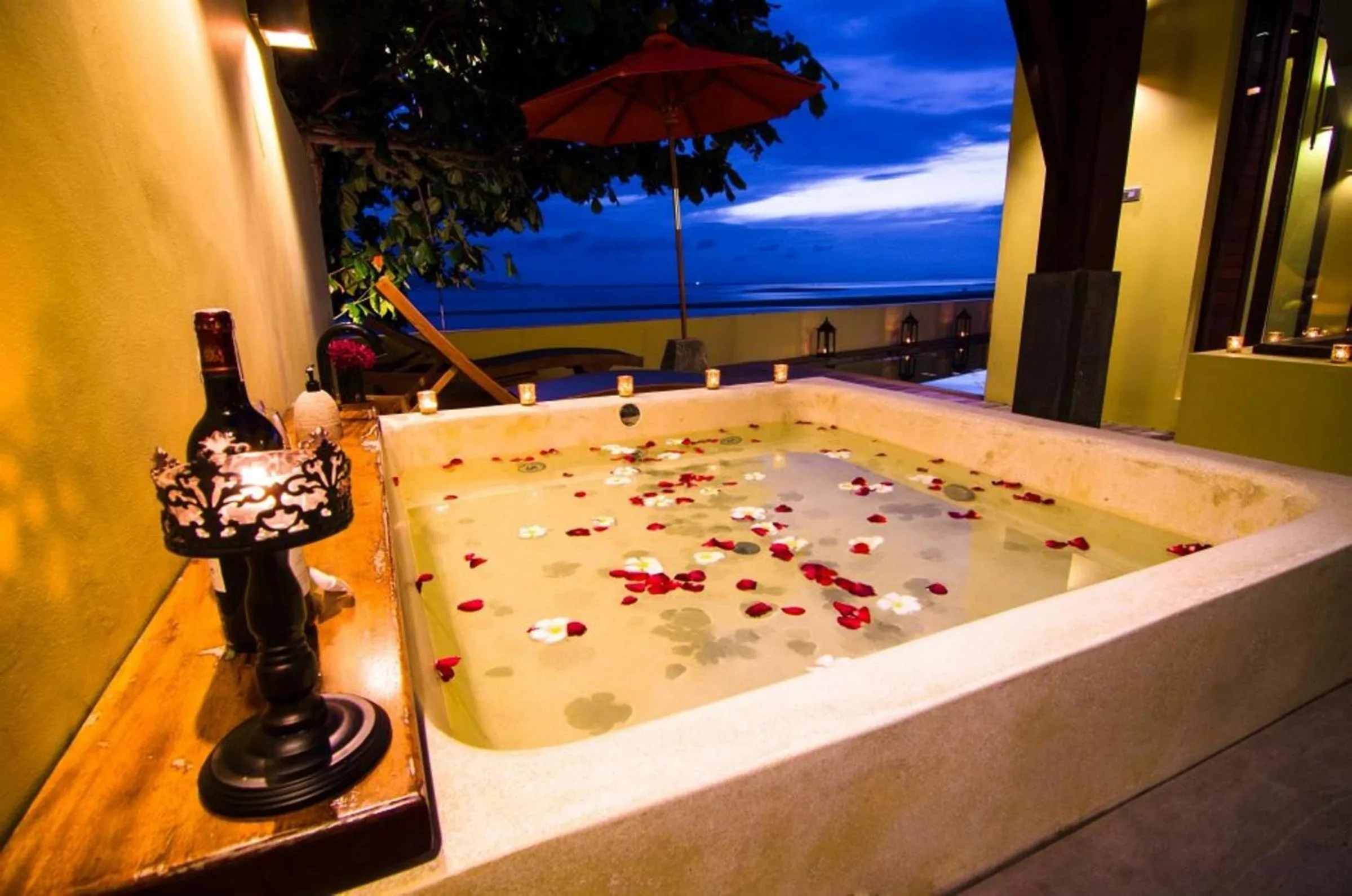 Shower in Chantaramas Beach Resort Koh Phangan