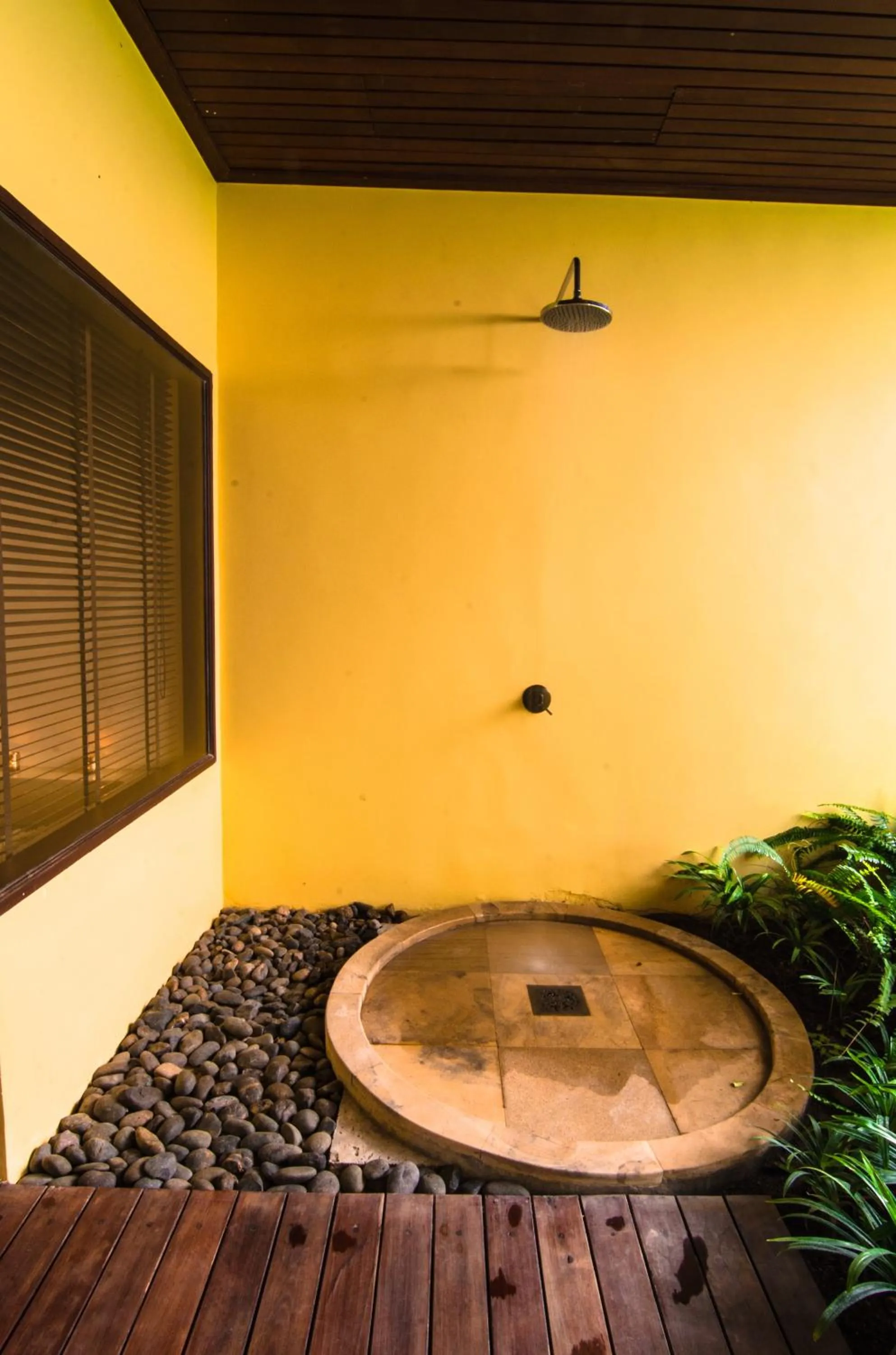 Shower in Chantaramas Beach Resort Koh Phangan