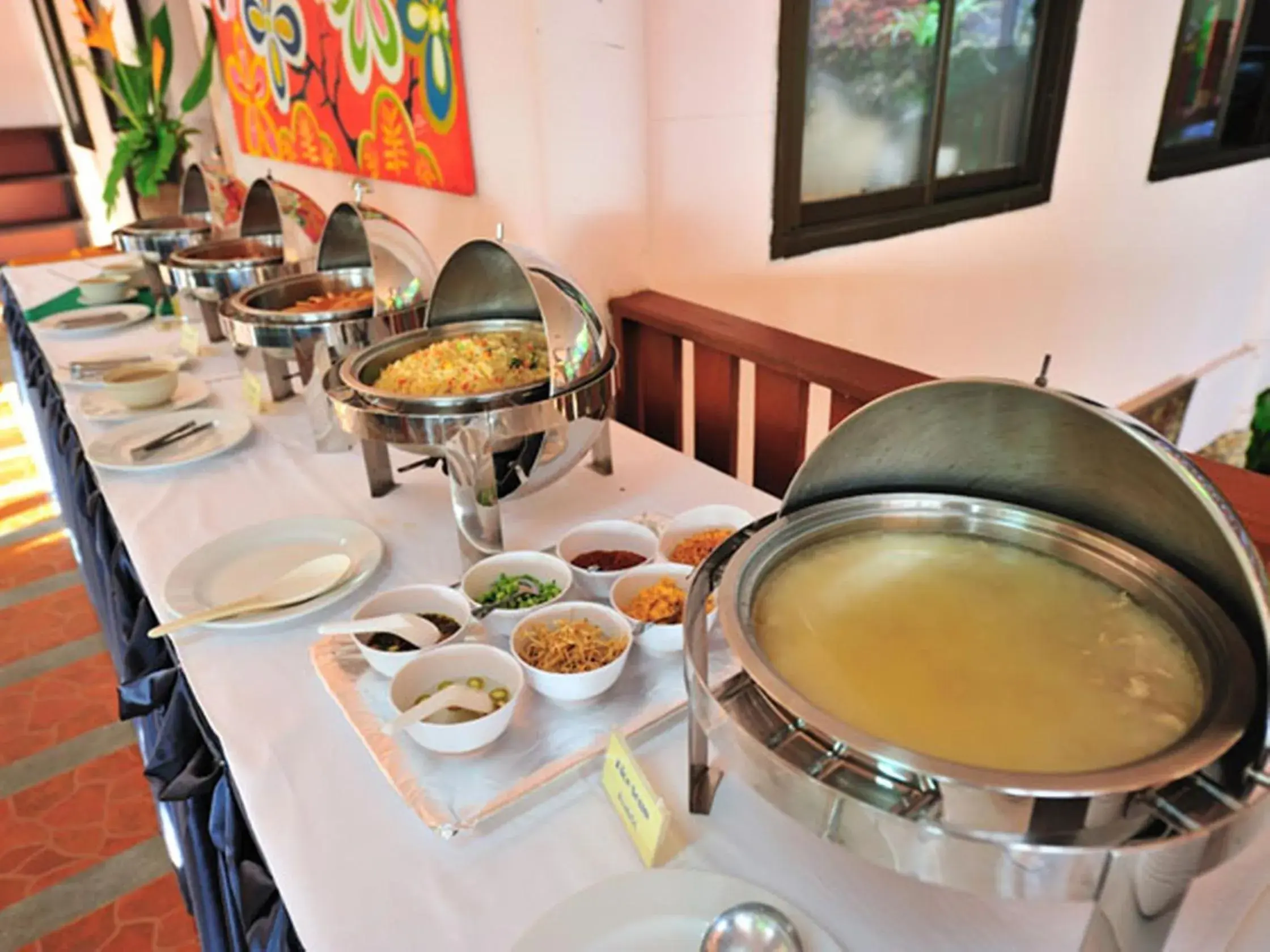 Restaurant/places to eat in Koh Ngai Cliff Beach Resort Restaurant/places to eat in Koh Ngai Cliff Beach Resort