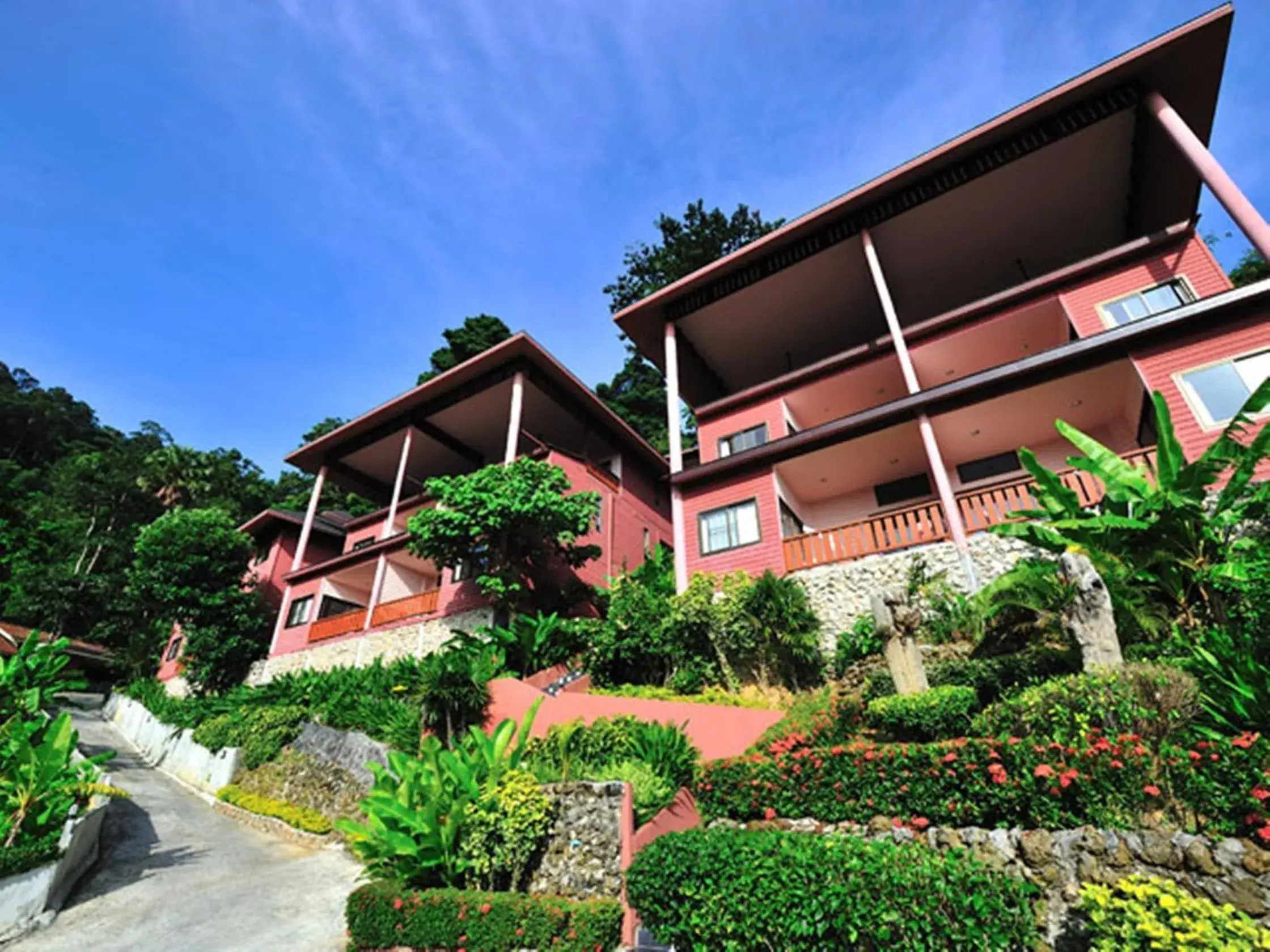 Facade/entrance in Koh Ngai Cliff Beach Resort Facade/entrance in Koh Ngai Cliff Beach Resort
