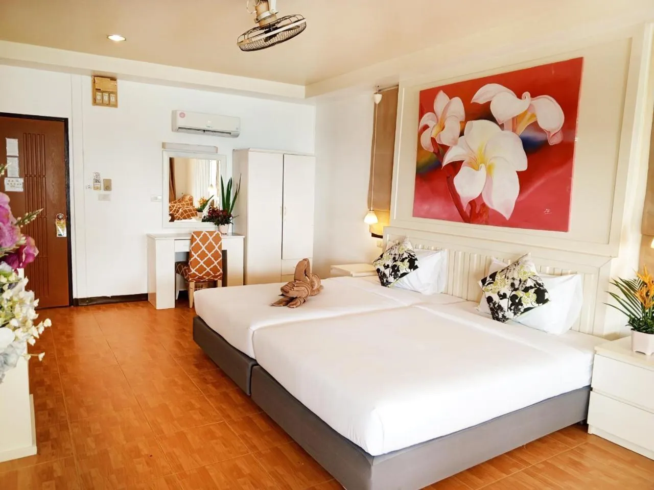 Bed in Koh Ngai Cliff Beach Resort