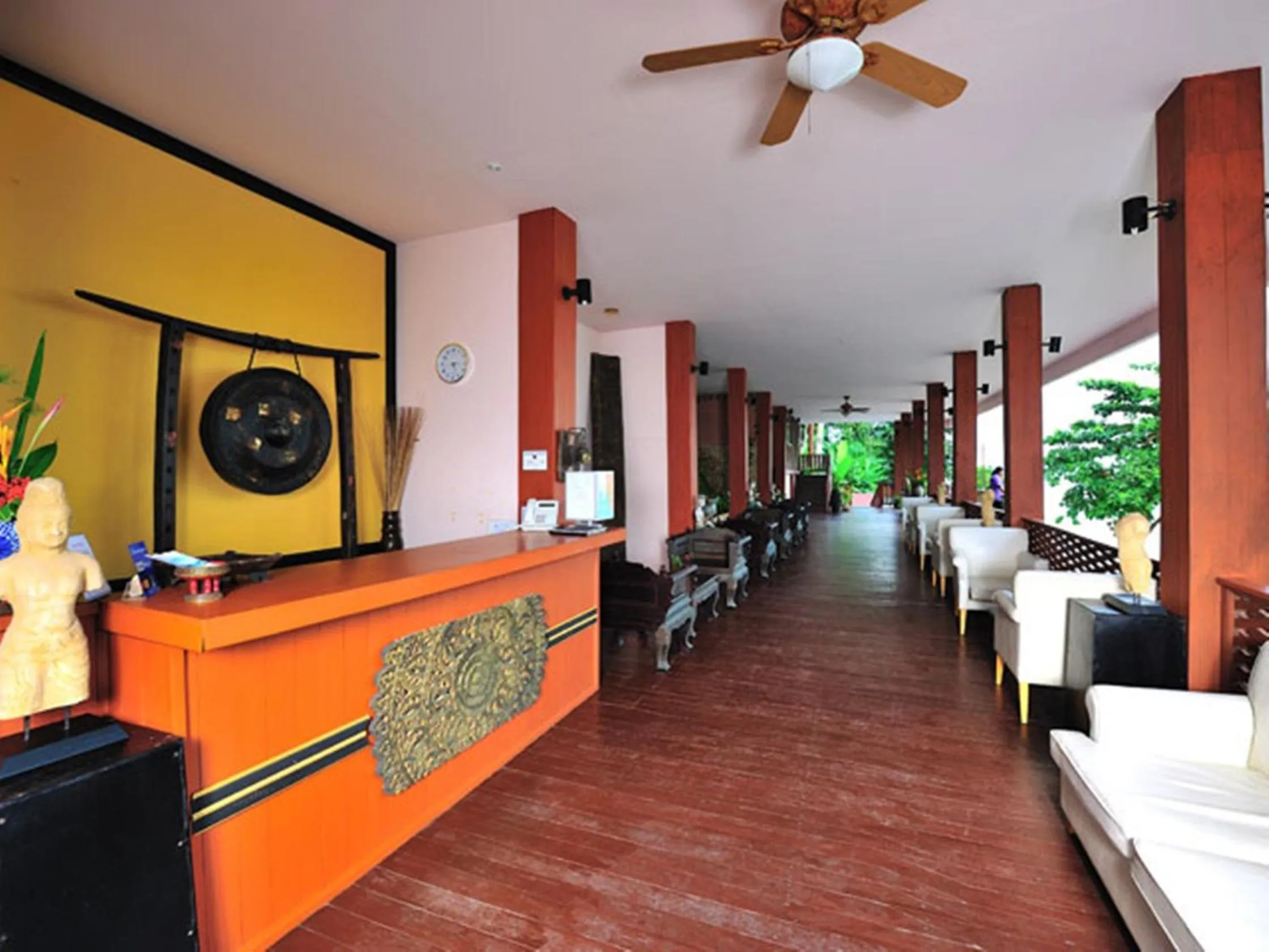 Lobby or reception in Koh Ngai Cliff Beach Resort