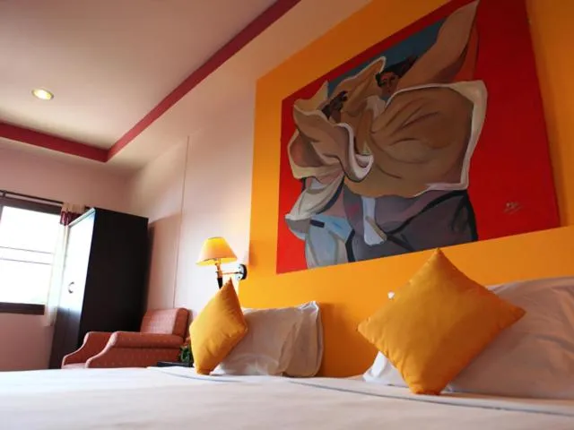 Bed in Koh Ngai Cliff Beach Resort