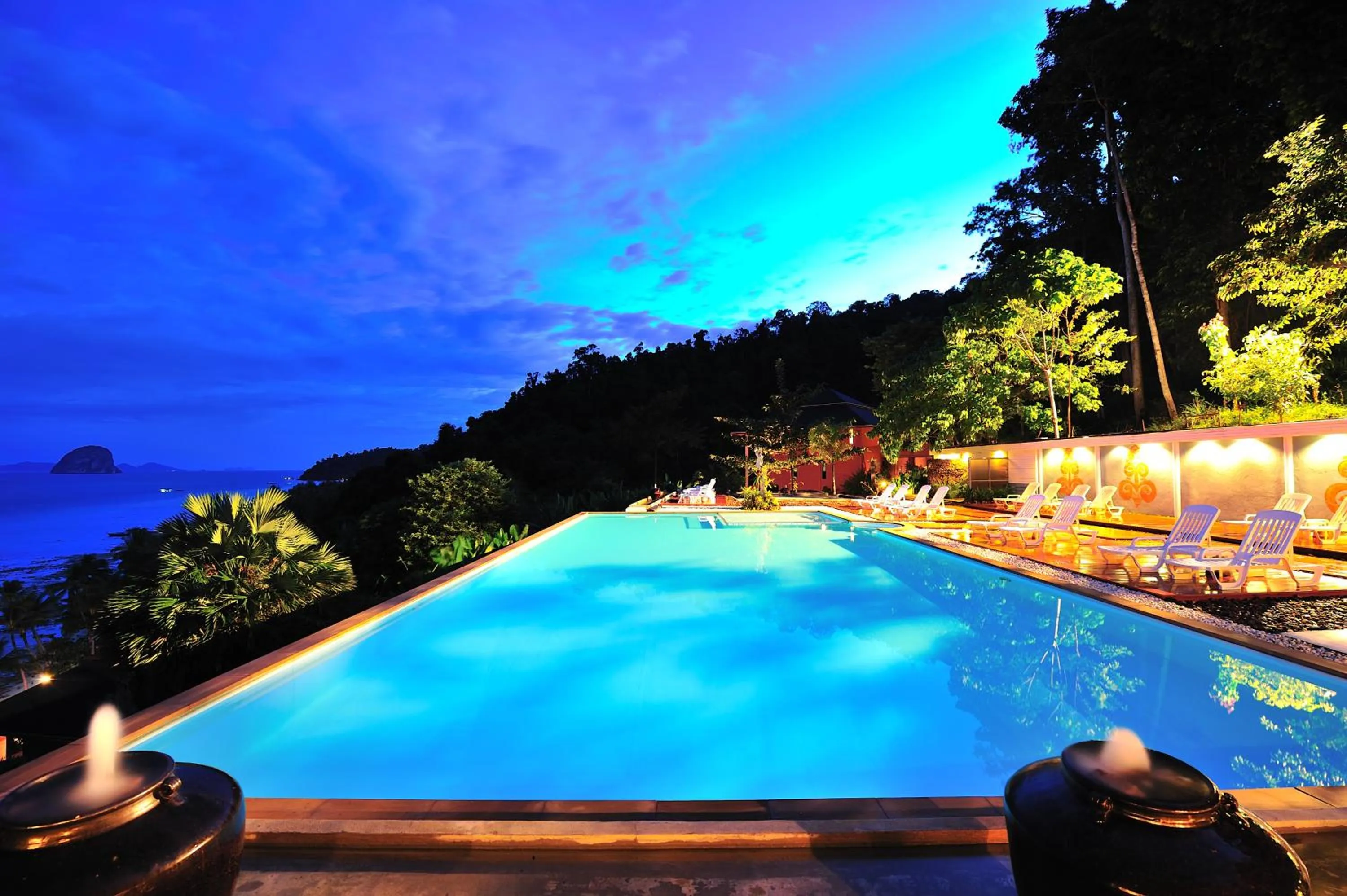 Pool view in Koh Ngai Cliff Beach Resort