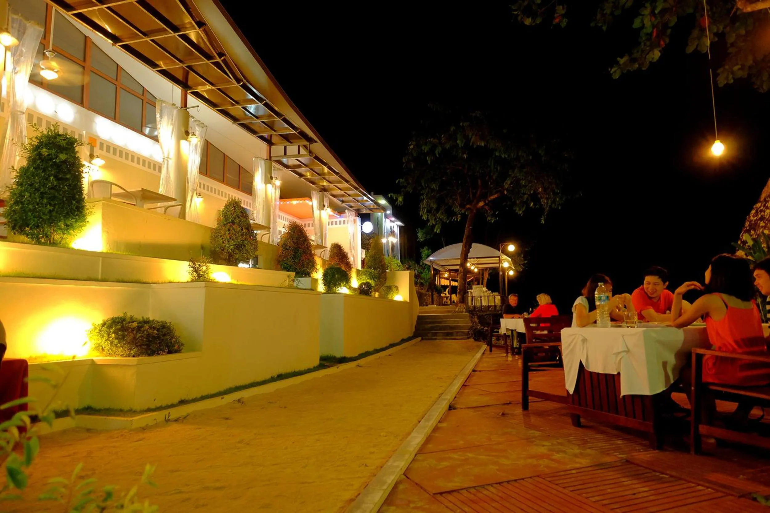 Property building in Koh Ngai Cliff Beach Resort