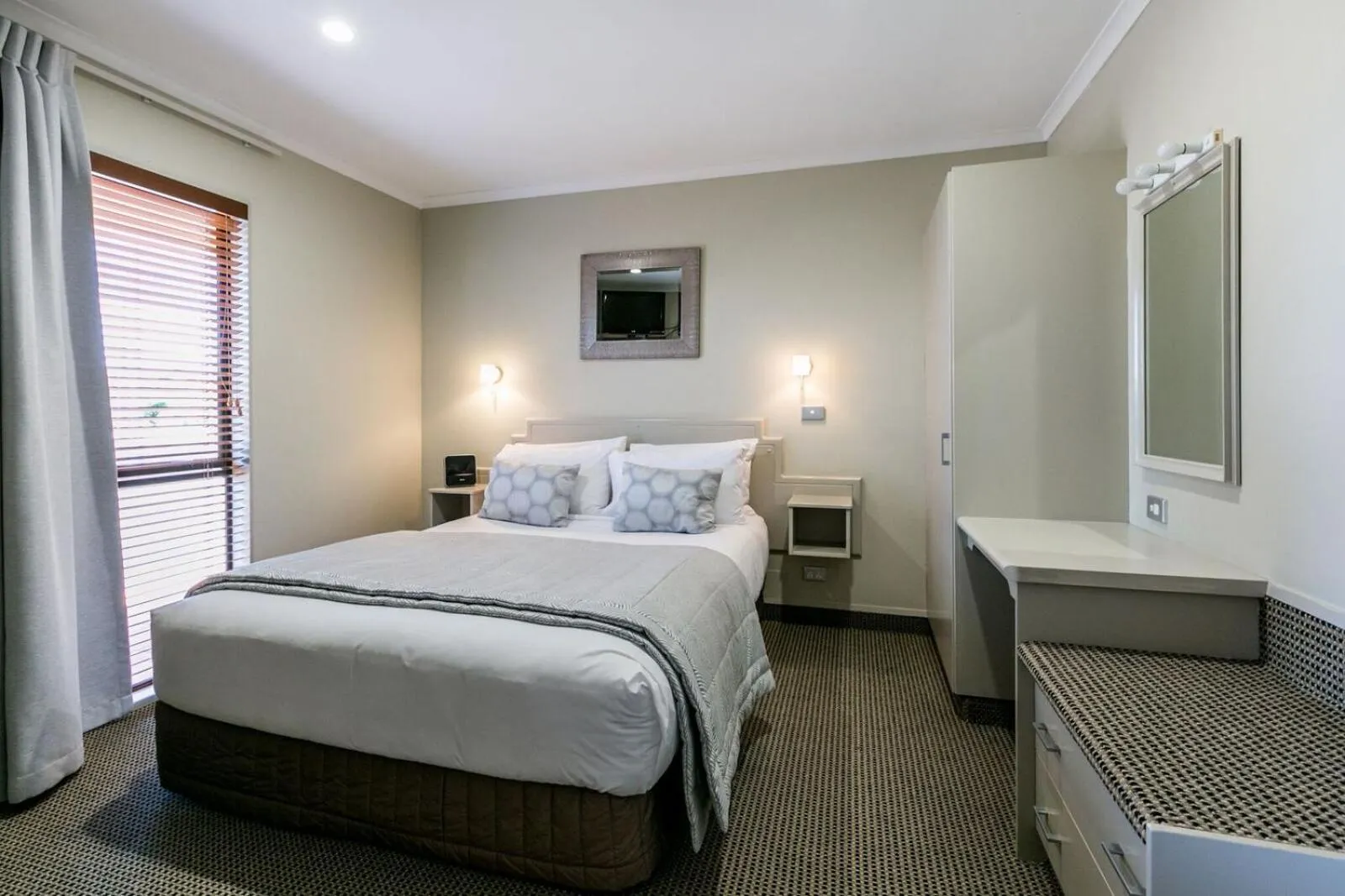 Photo of the whole room, Bed in Fairley Motor Lodge